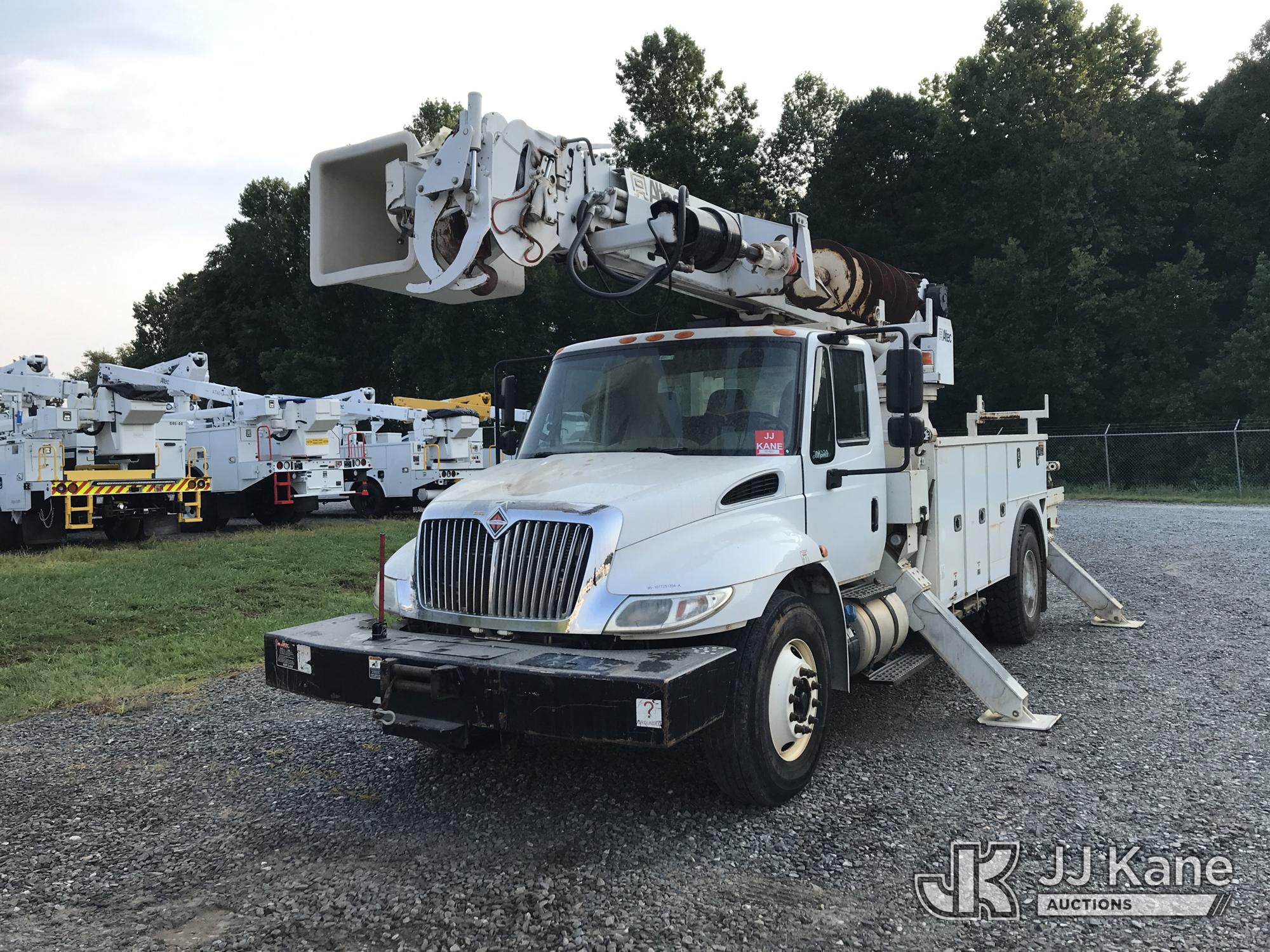 Altec DM47B-TR, Digger Derrick rear mounted on 2018 International DuraStar 4300 Utility Truck