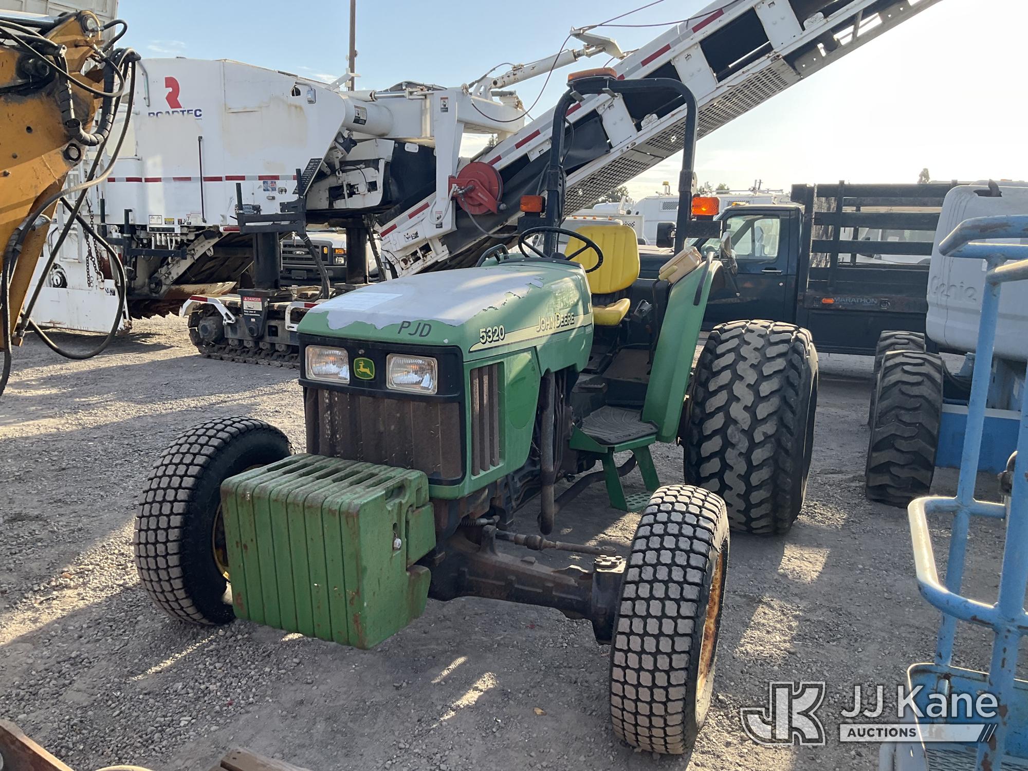 Photo of 2002 John Deere 5320