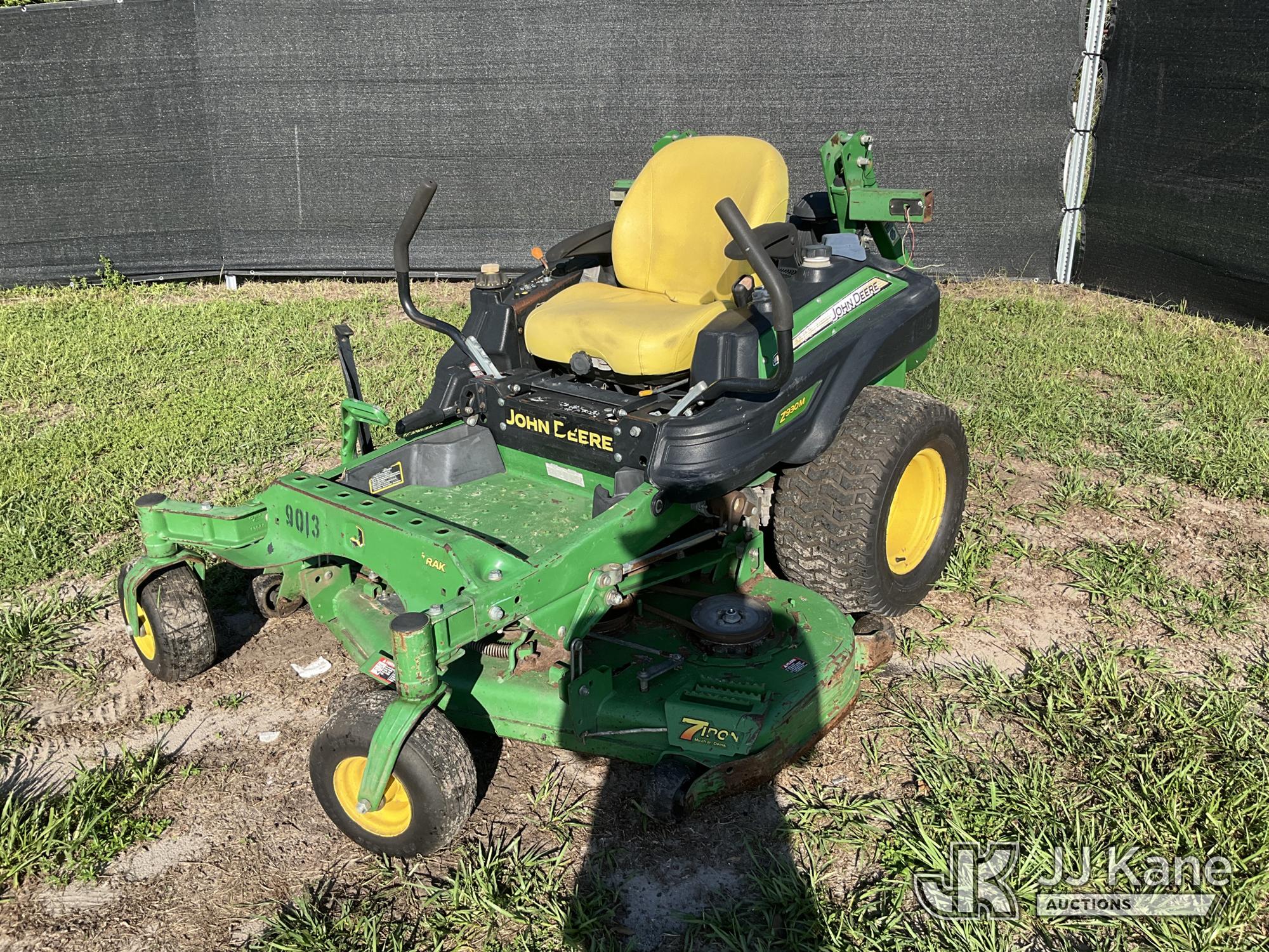 Photo of John Deere Z930M