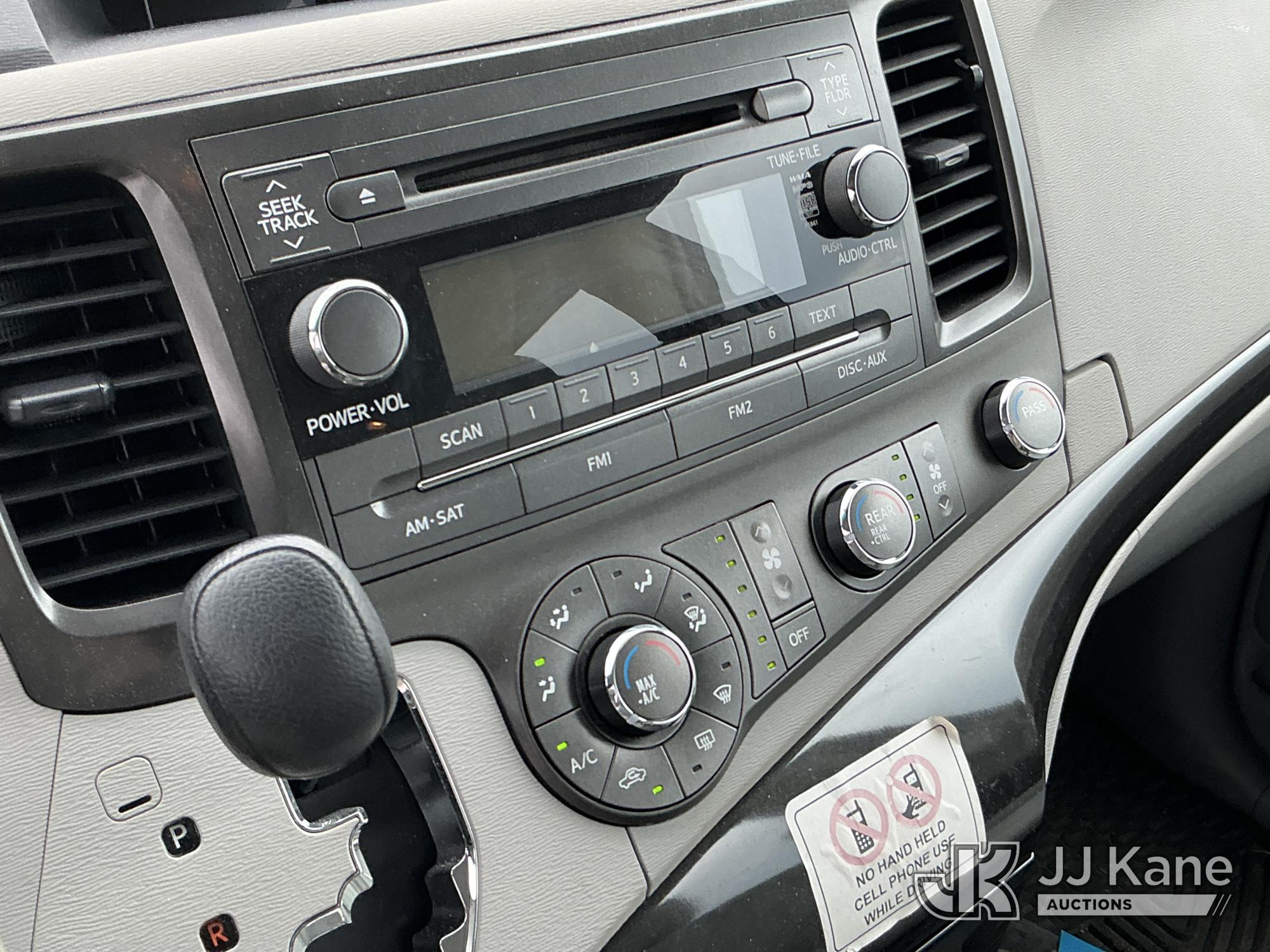 2011 Toyota SIENNA