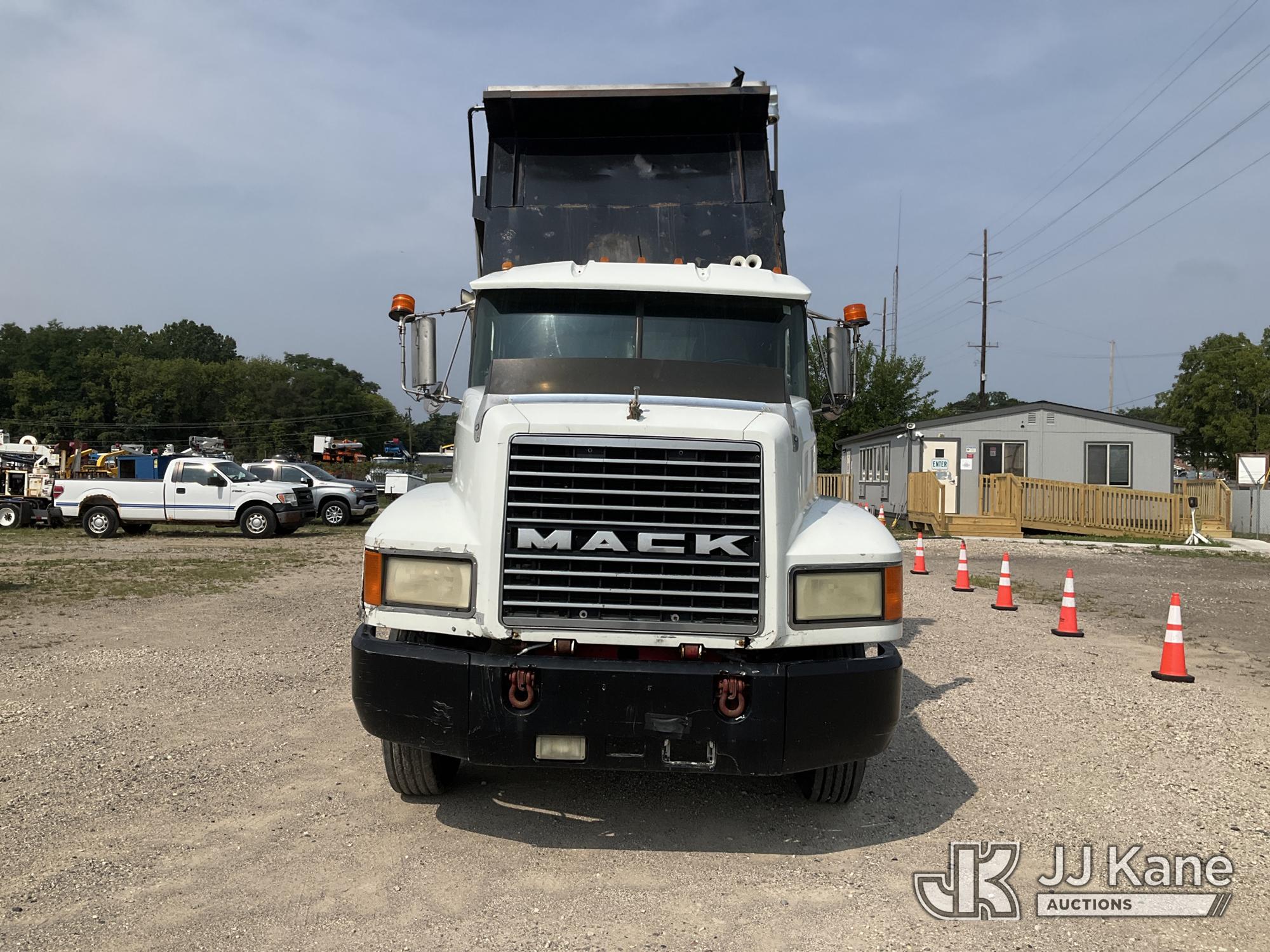 1999 Mack CH613