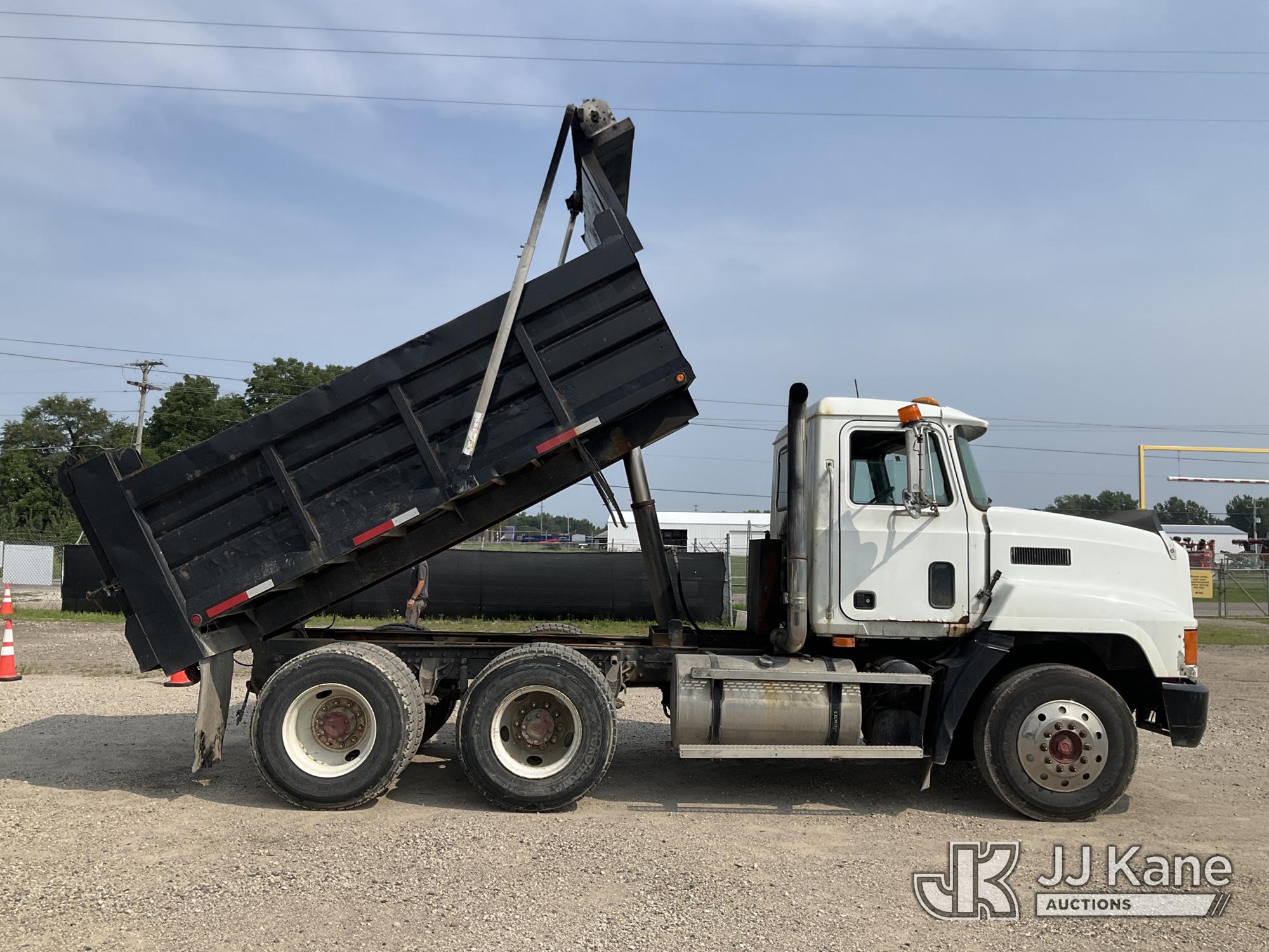 1999 Mack CH613