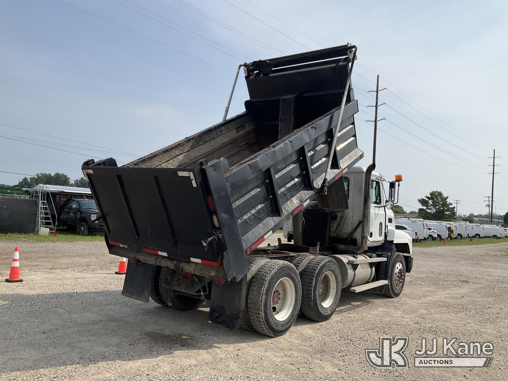 1999 Mack CH613