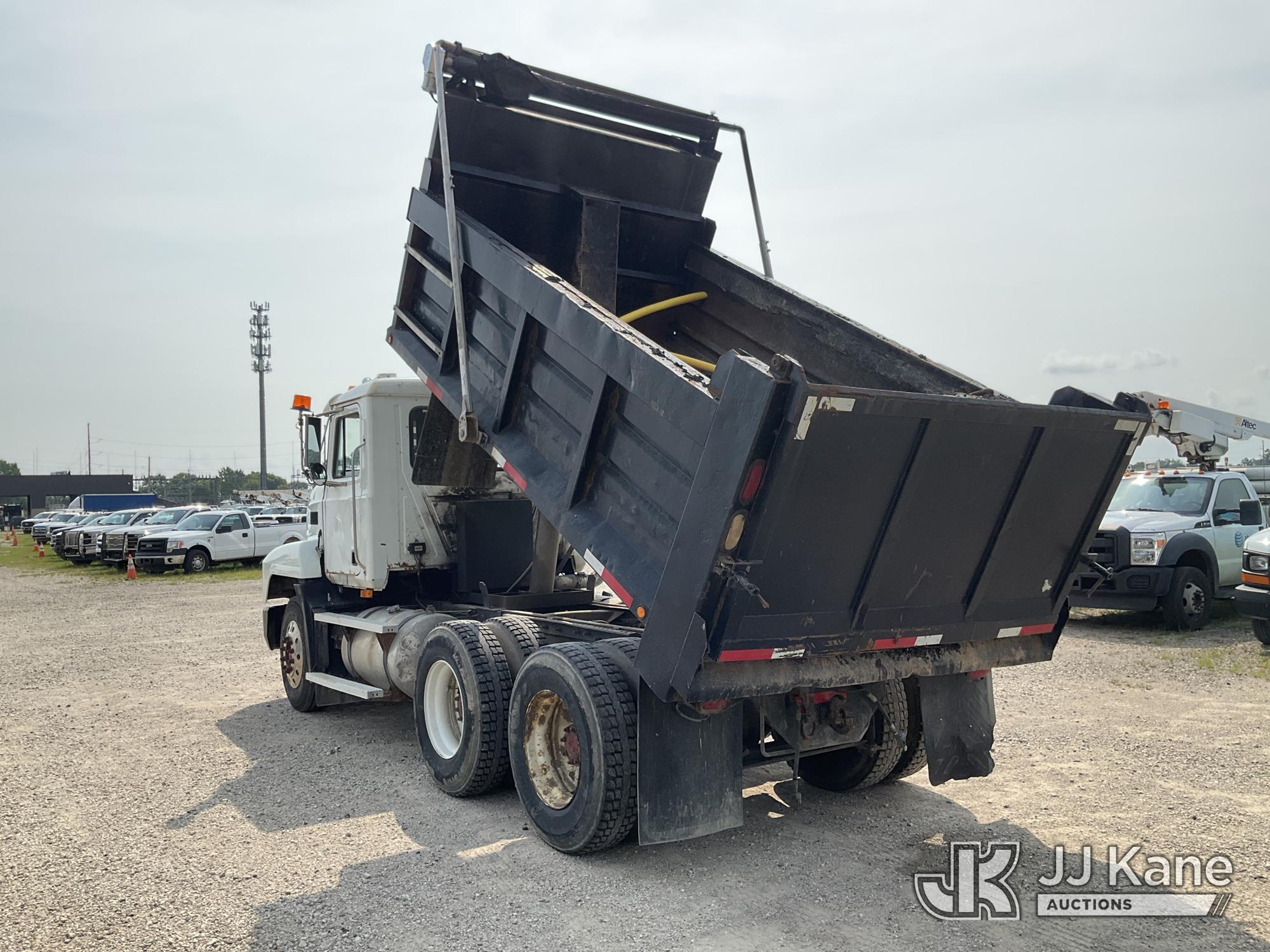 1999 Mack CH613