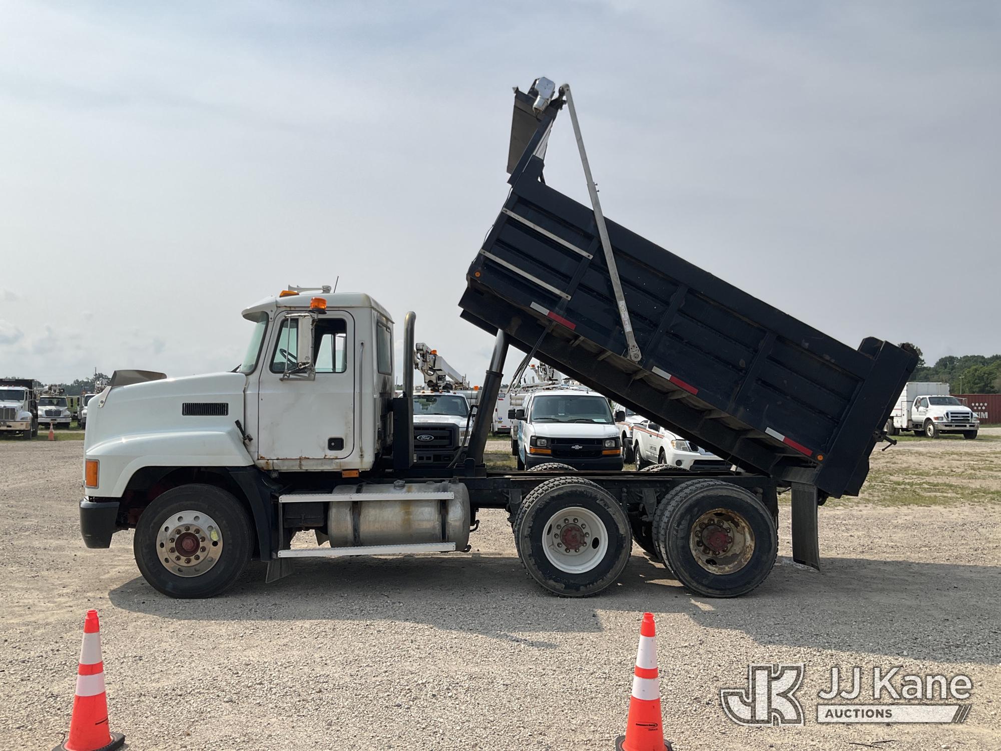 1999 Mack CH613