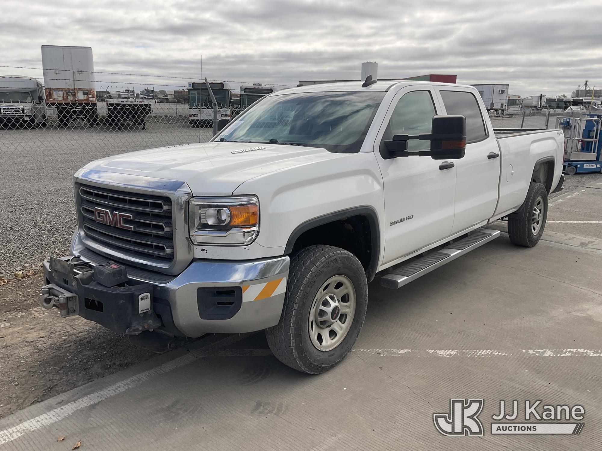 2015 GMC Sierra 3500HD Crew-Cab Pickup Truck