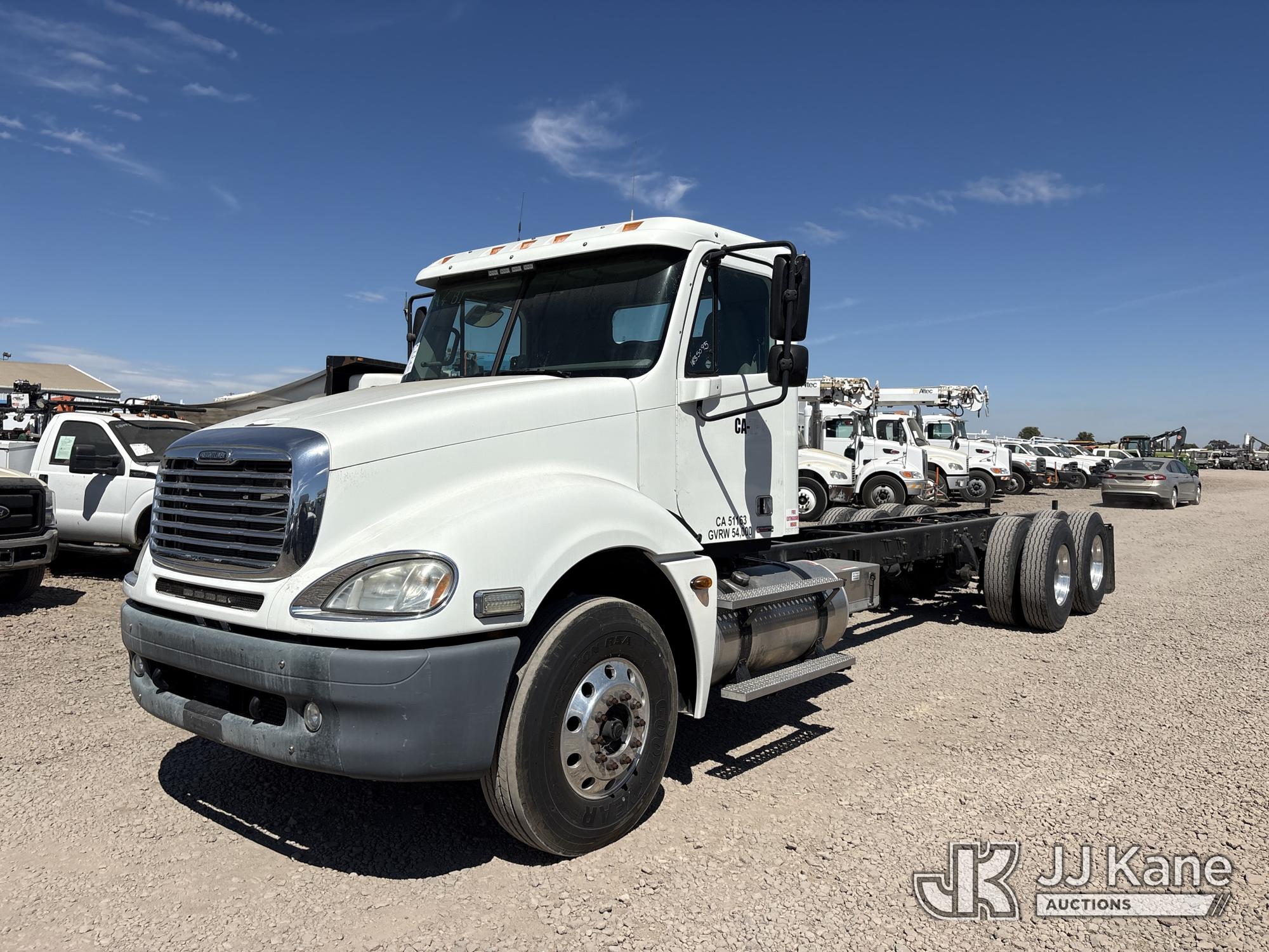 Photo of 2006 Freightliner Columbia 120