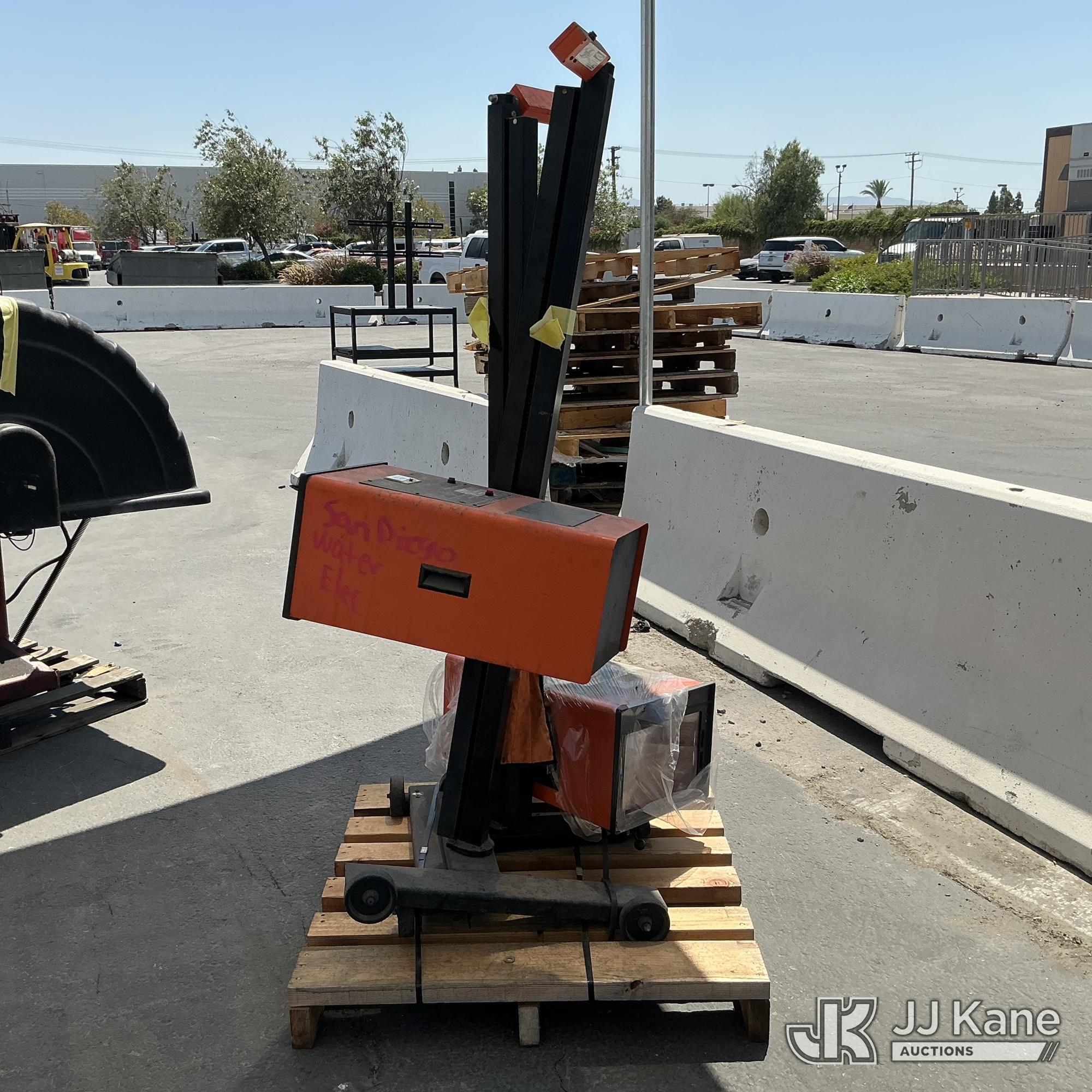 Portable Automotive Headlamp Alignment (Used) NOTE: This unit is being sold AS IS/WHERE IS via Timed Auction and is located in Jurupa Valley