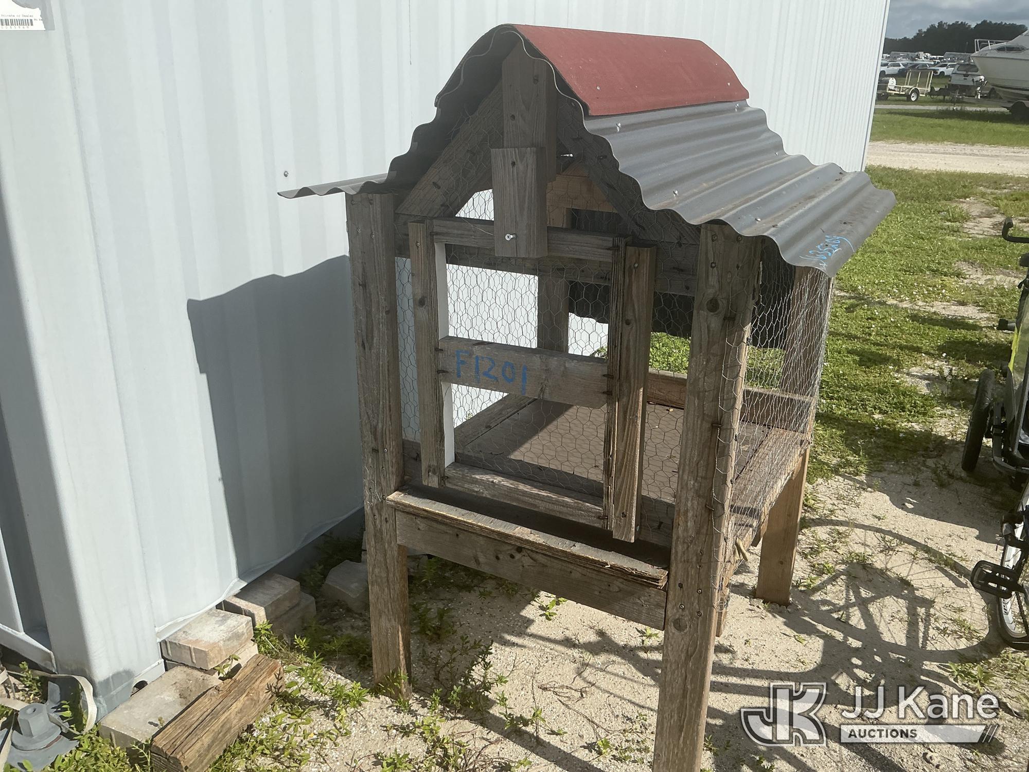 Chicken Coop (Condition Unknown ) NOTE: This unit is being sold AS IS/WHERE IS via Timed Auction and is located in Thonotosassa