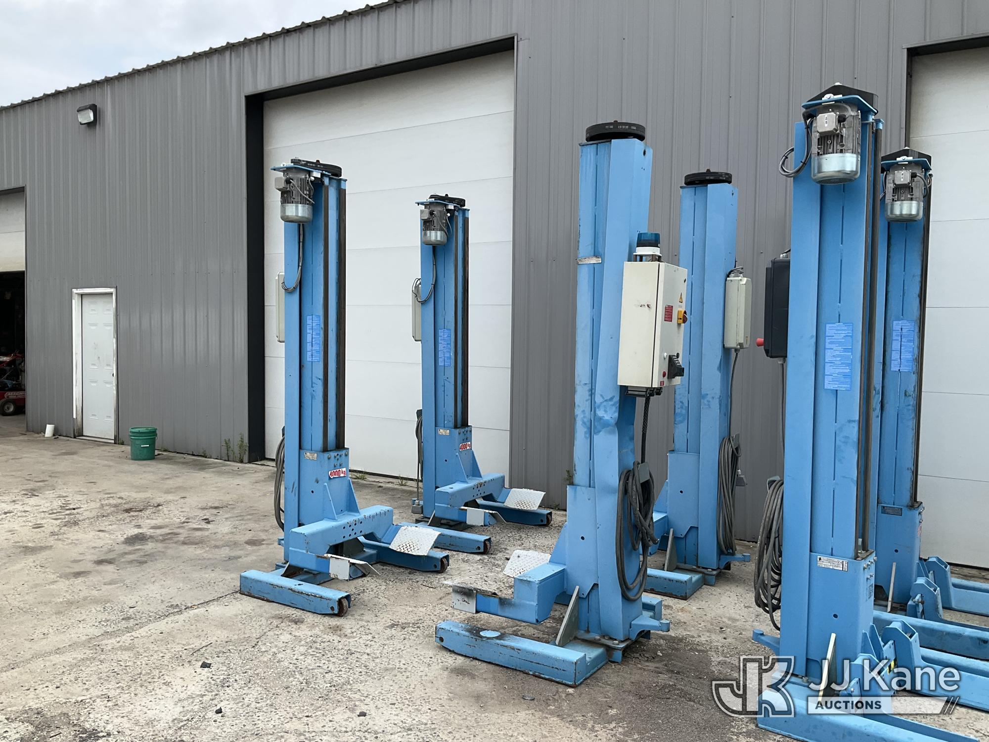 2012 Ravaglioli RAV 222N Vehicle Lift