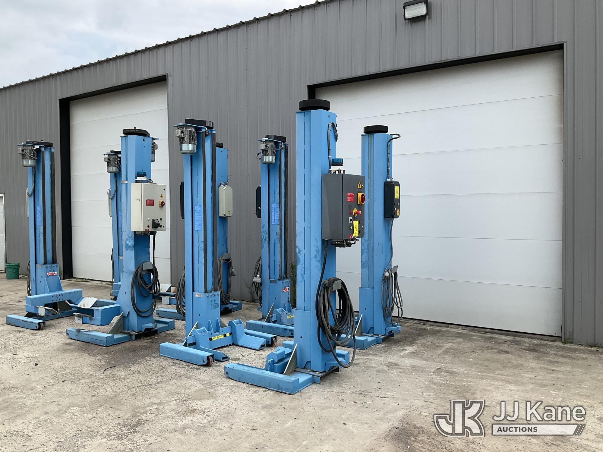 2013 Ravaglioli RAV 232NL Vehicle Lift