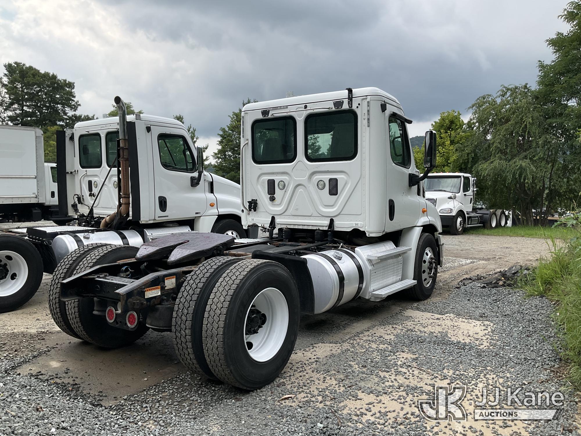2013 Freightliner Cascadia 113