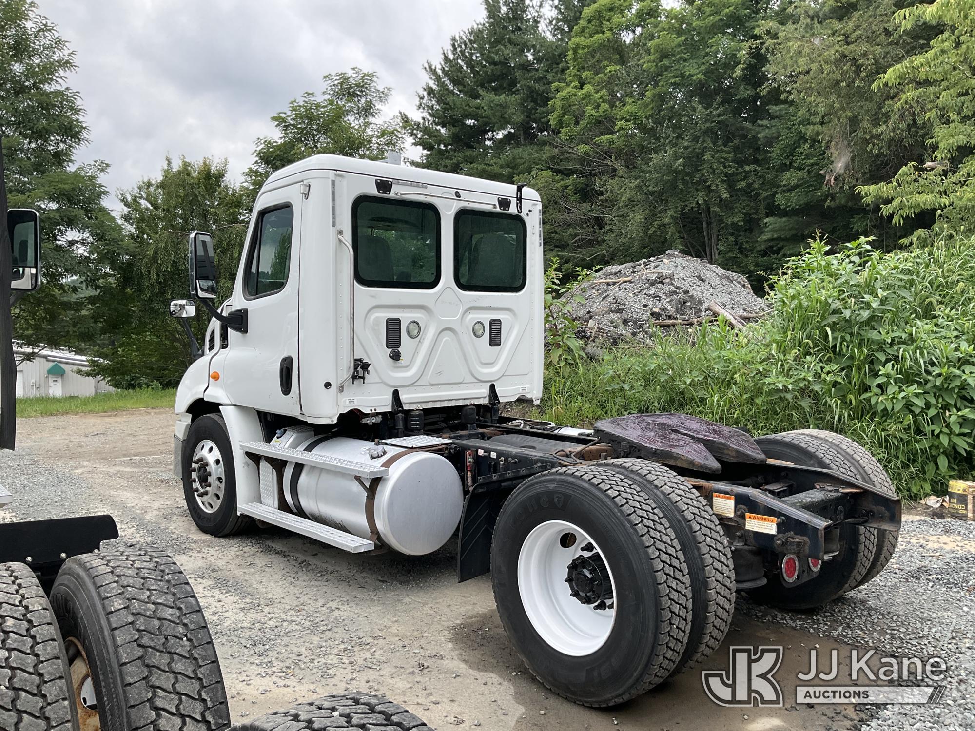 2013 Freightliner Cascadia 113