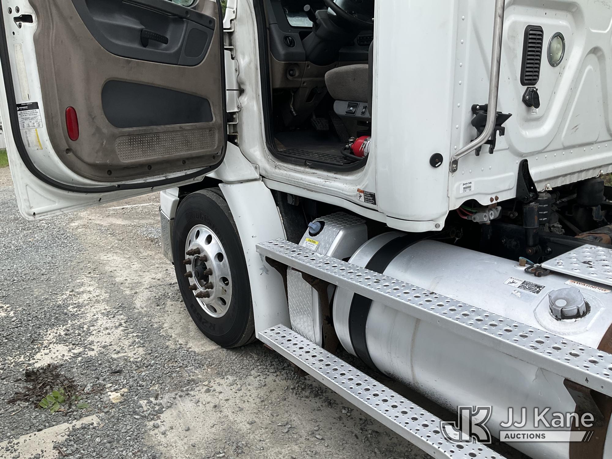 2013 Freightliner Cascadia 113