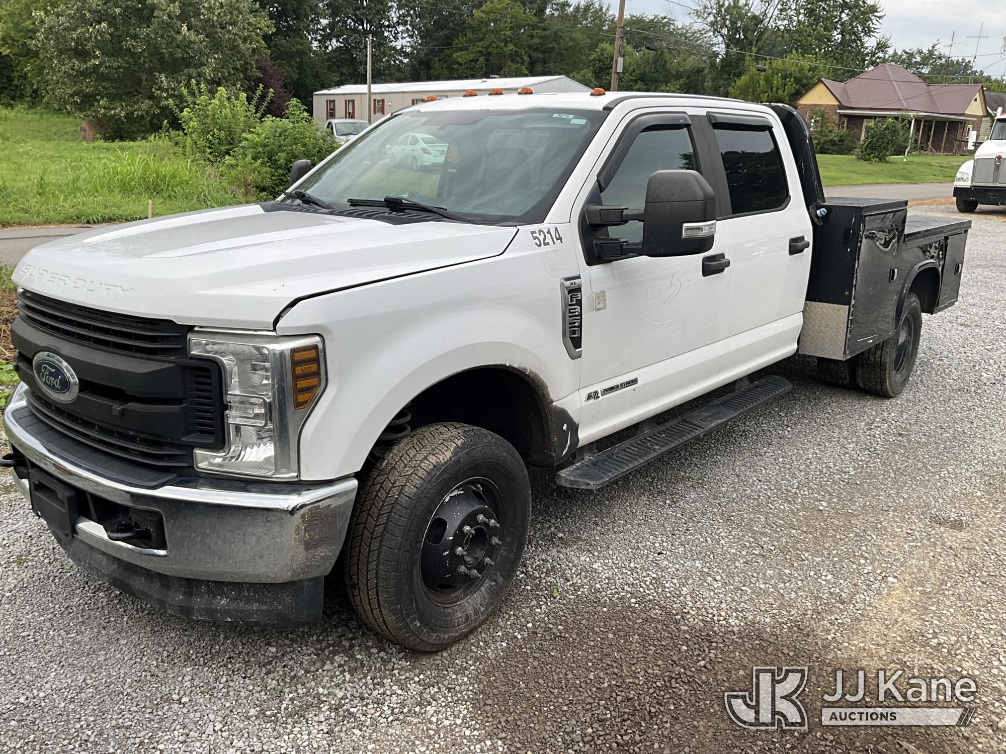 2018 Ford F-350 SD Crew-Cab Flatbed Truck