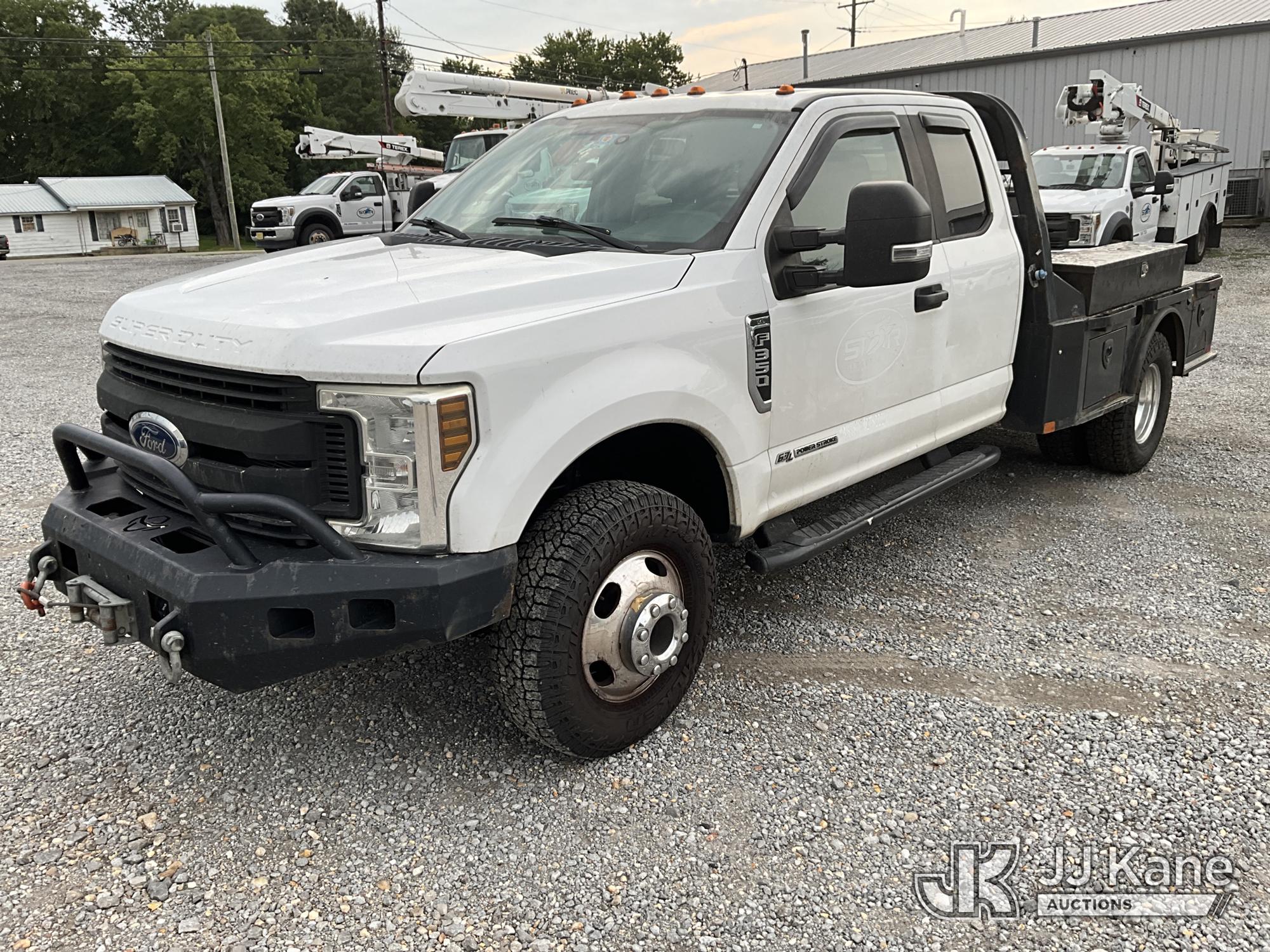 2018 Ford F-350 SD Extended-Cab Flatbed Truck