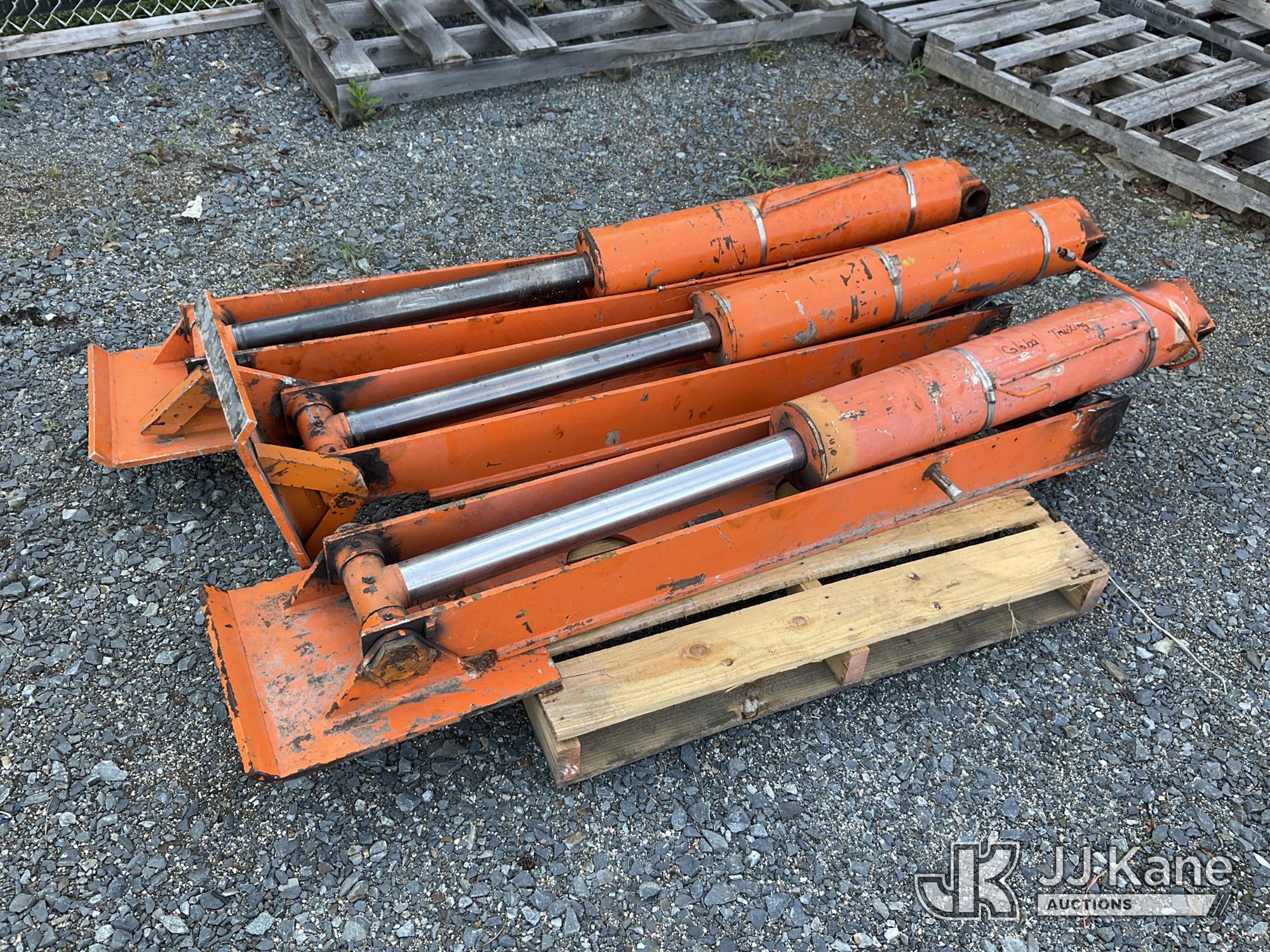 Pallet Of (3) Hydraulic Outriggers NOTE: This unit is being sold AS IS/WHERE IS via Timed Auction and is located in China Grove