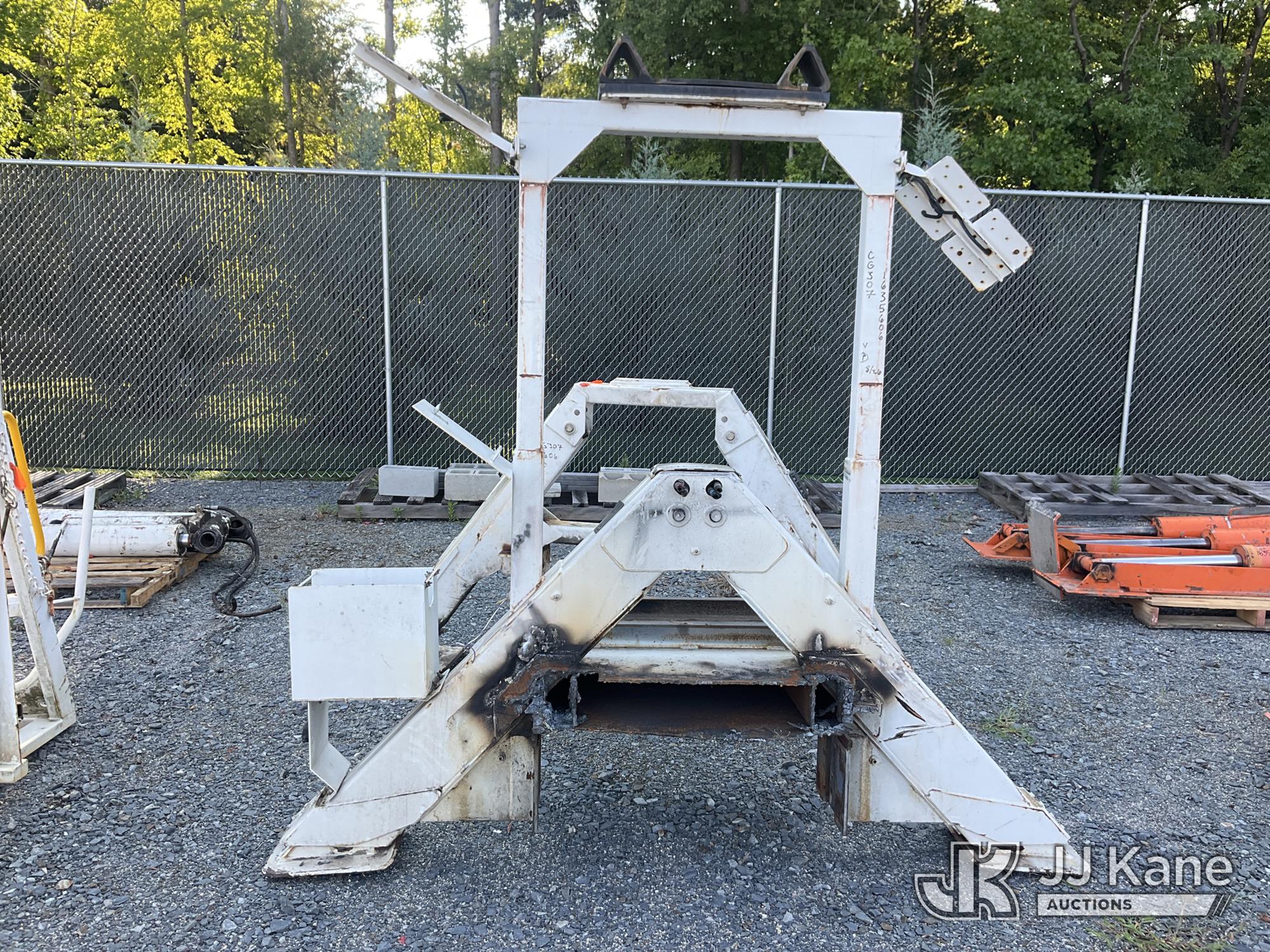 Pair of A-Frame Hydraulic Outriggers NOTE: This unit is being sold AS IS/WHERE IS via Timed Auction and is located in China Grove