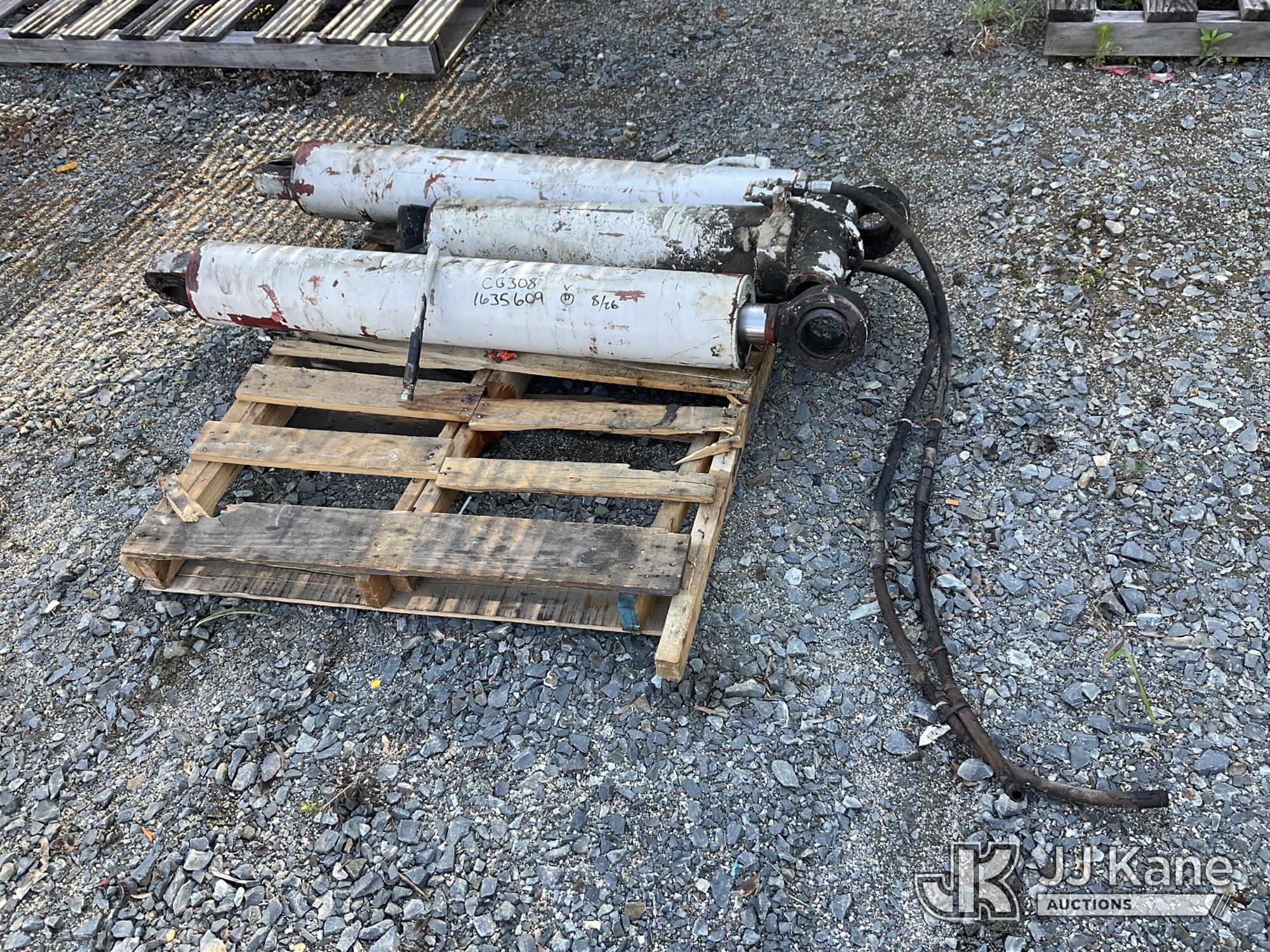 Pallet Of (3) Hydraulic Outriggers NOTE: This unit is being sold AS IS/WHERE IS via Timed Auction and is located in China Grove