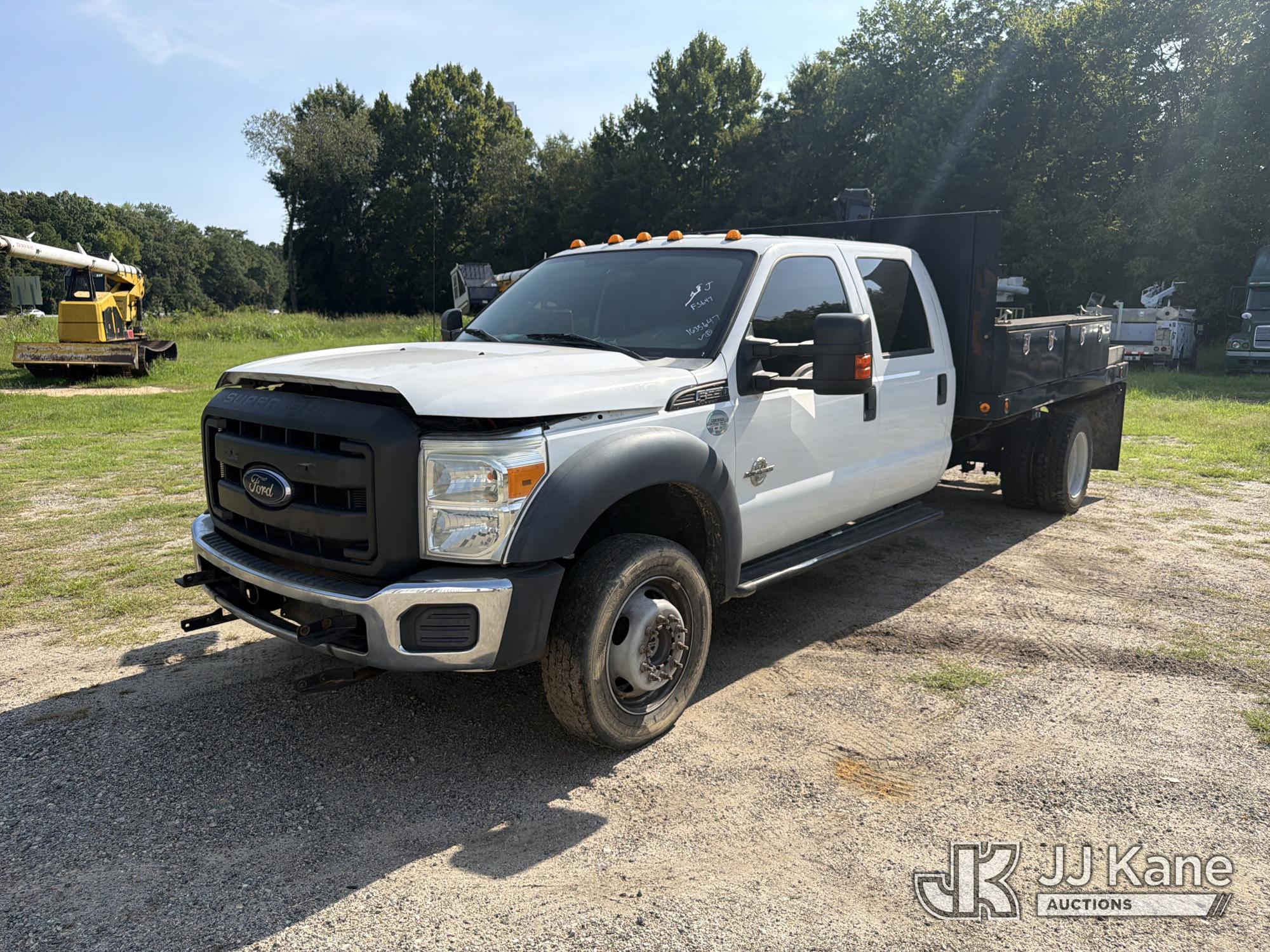 2016 Ford F550 4x4 Crew-Cab Flatbed Truck