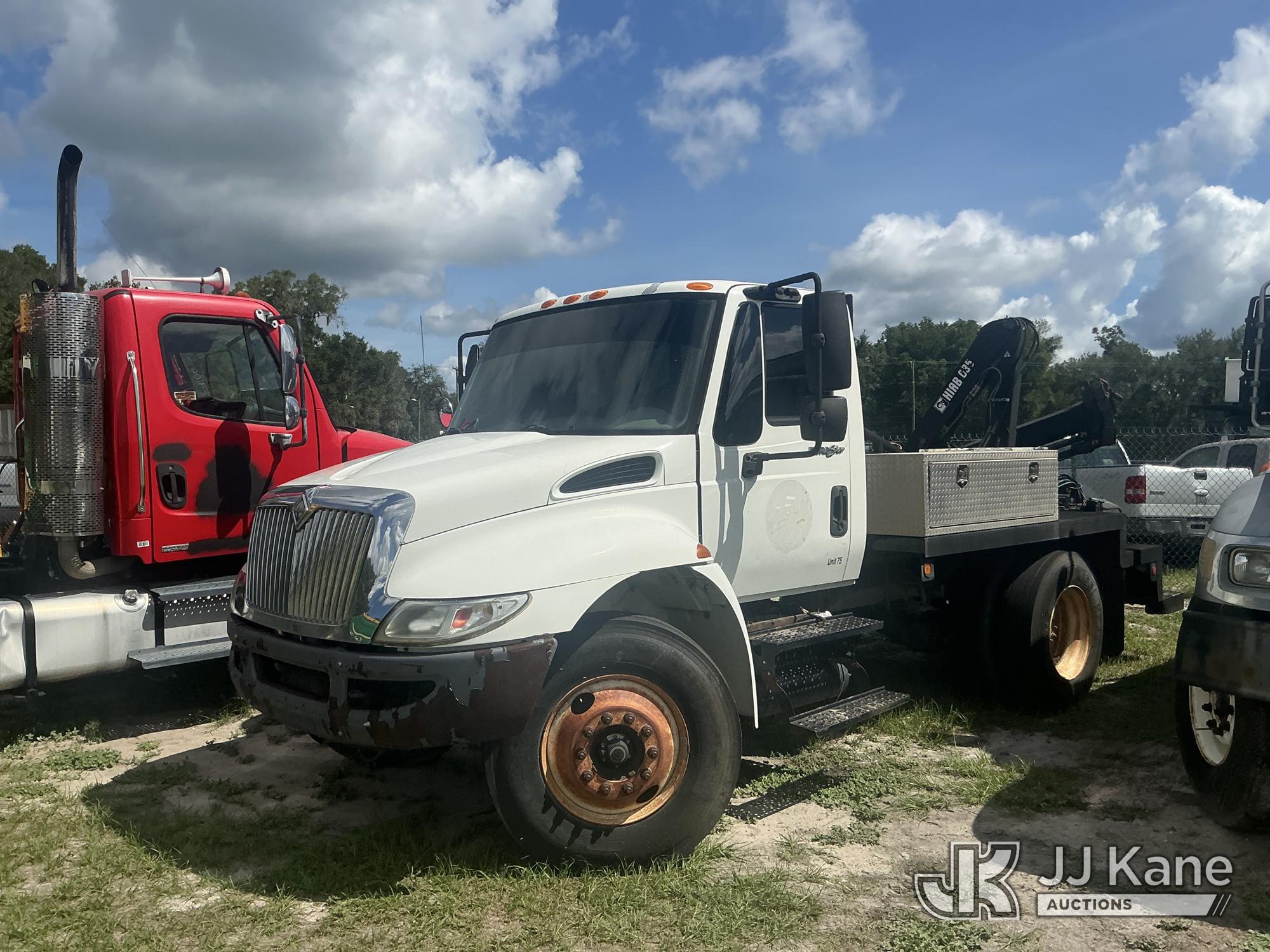Hiab 035, Knuckleboom Crane rear mounted on 2008 International DuraStar 4300 Flatbed Truck, State of Florida Unit