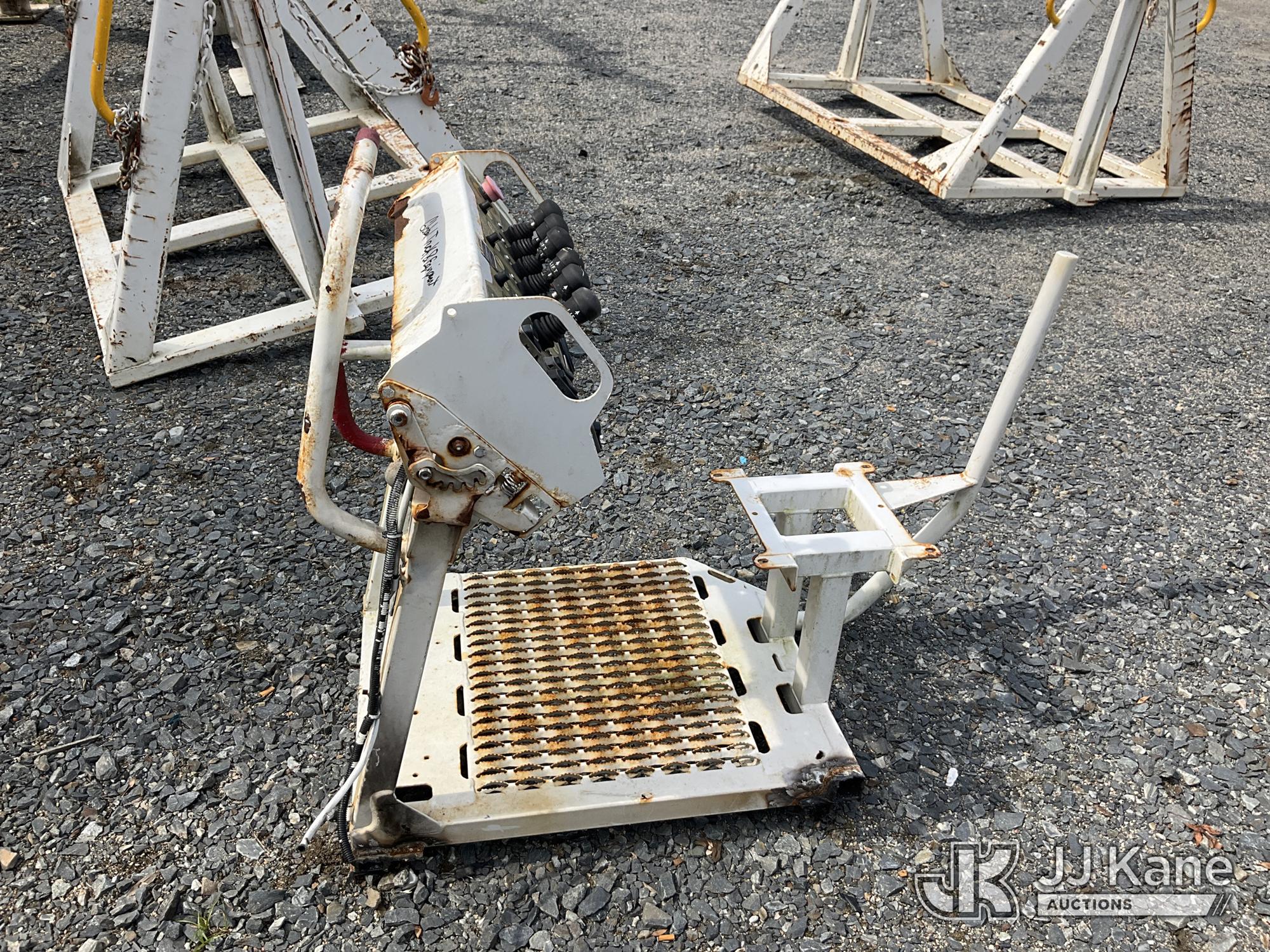 Digger Derrick Console NOTE: This unit is being sold AS IS/WHERE IS via Timed Auction and is located in China Grove