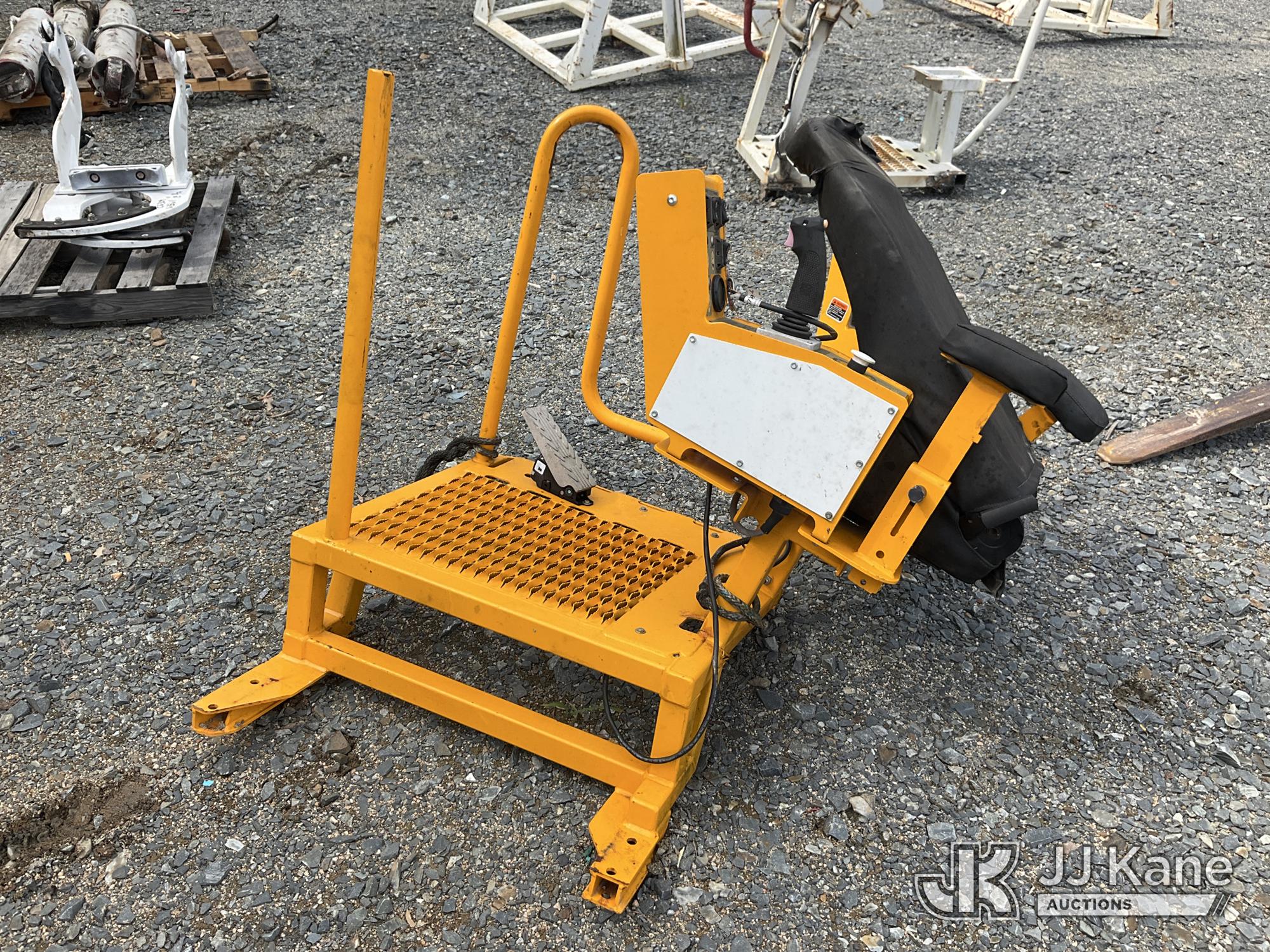 Digger Derrick Console NOTE: This unit is being sold AS IS/WHERE IS via Timed Auction and is located in China Grove
