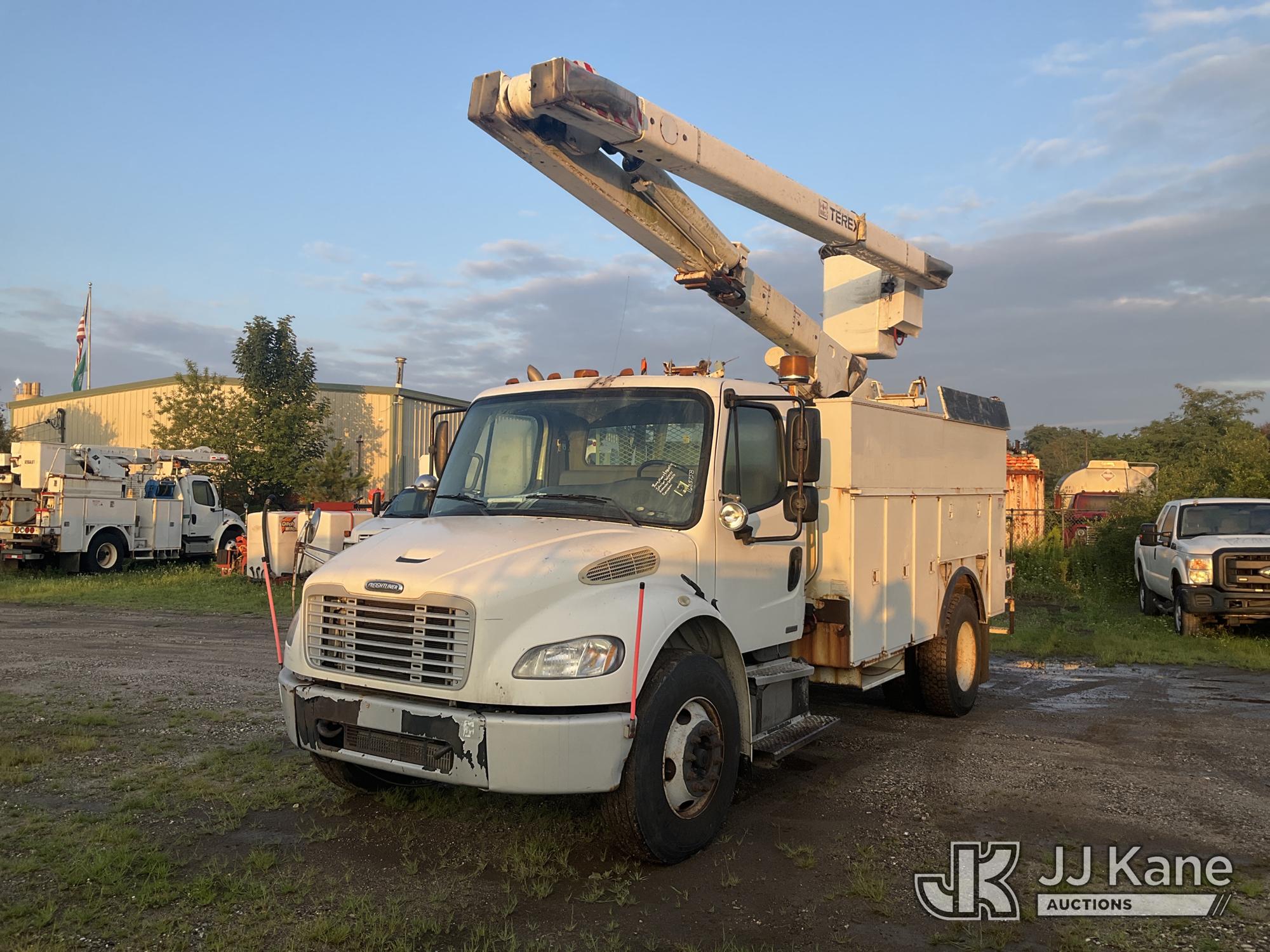 Terex/HiRanger SC42, Over-Center Bucket Truck center mounted on 2009 Freightliner M2 106 Utility Truck