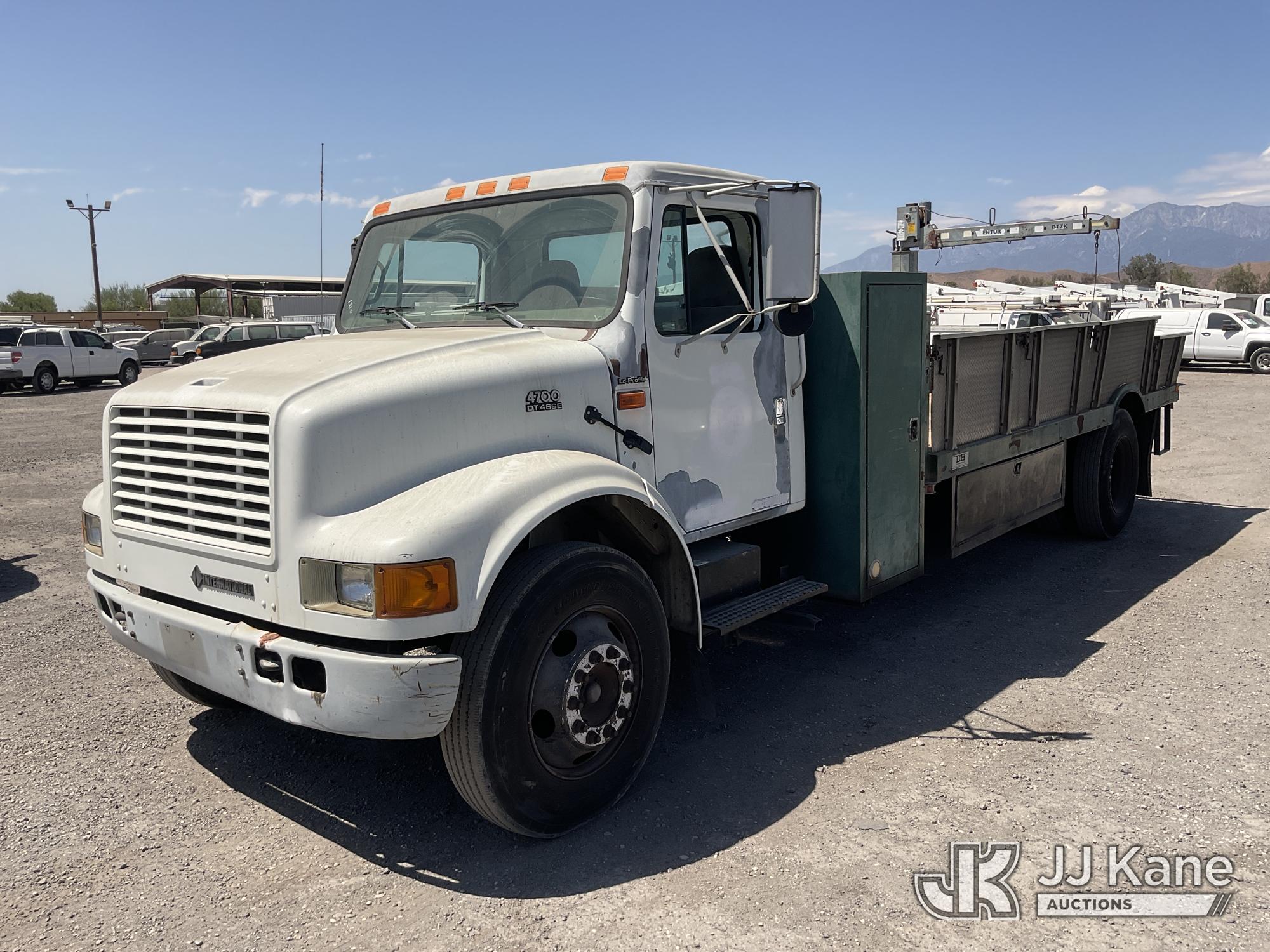 2001 International 4700 Flatbed Truck