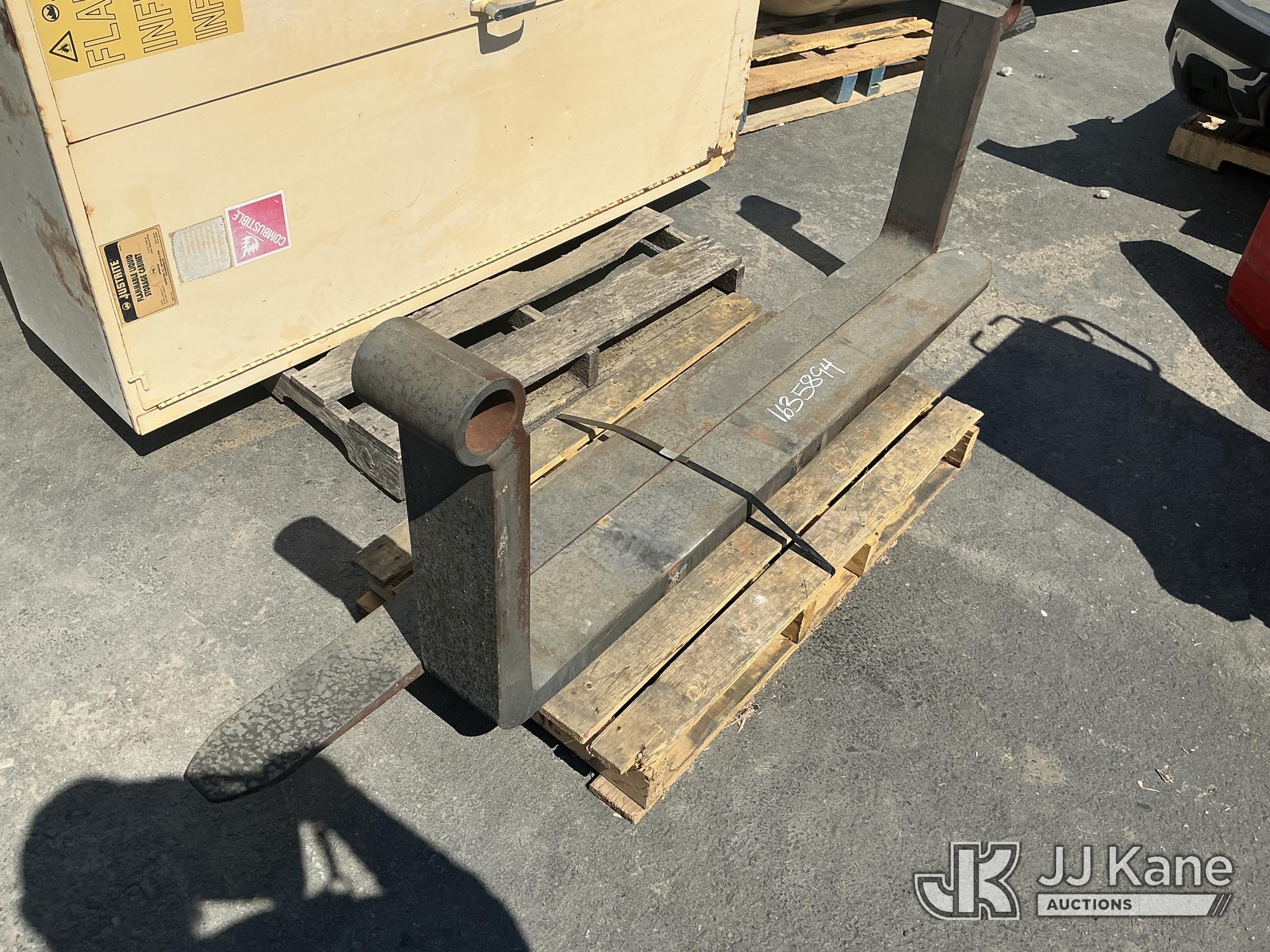 5ft Forklift Forks (Used) NOTE: This unit is being sold AS IS/WHERE IS via Timed Auction and is located in Dixon