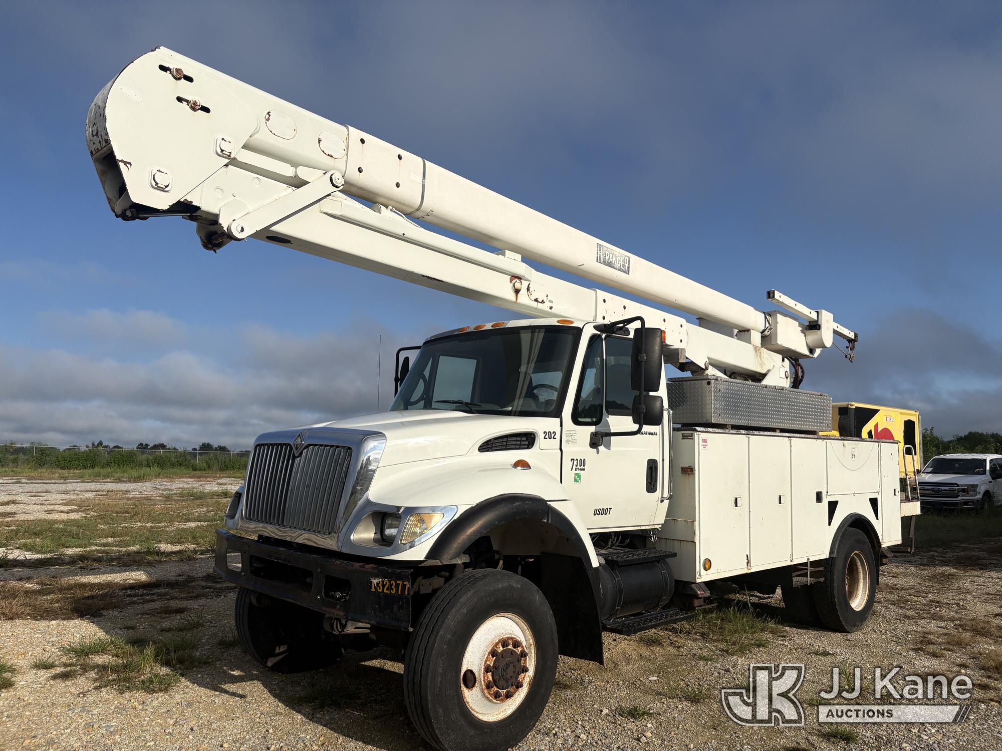 HiRanger 5TC-55, Material Handling Bucket Truck rear mounted on 2006 International 7300 Utility Truck