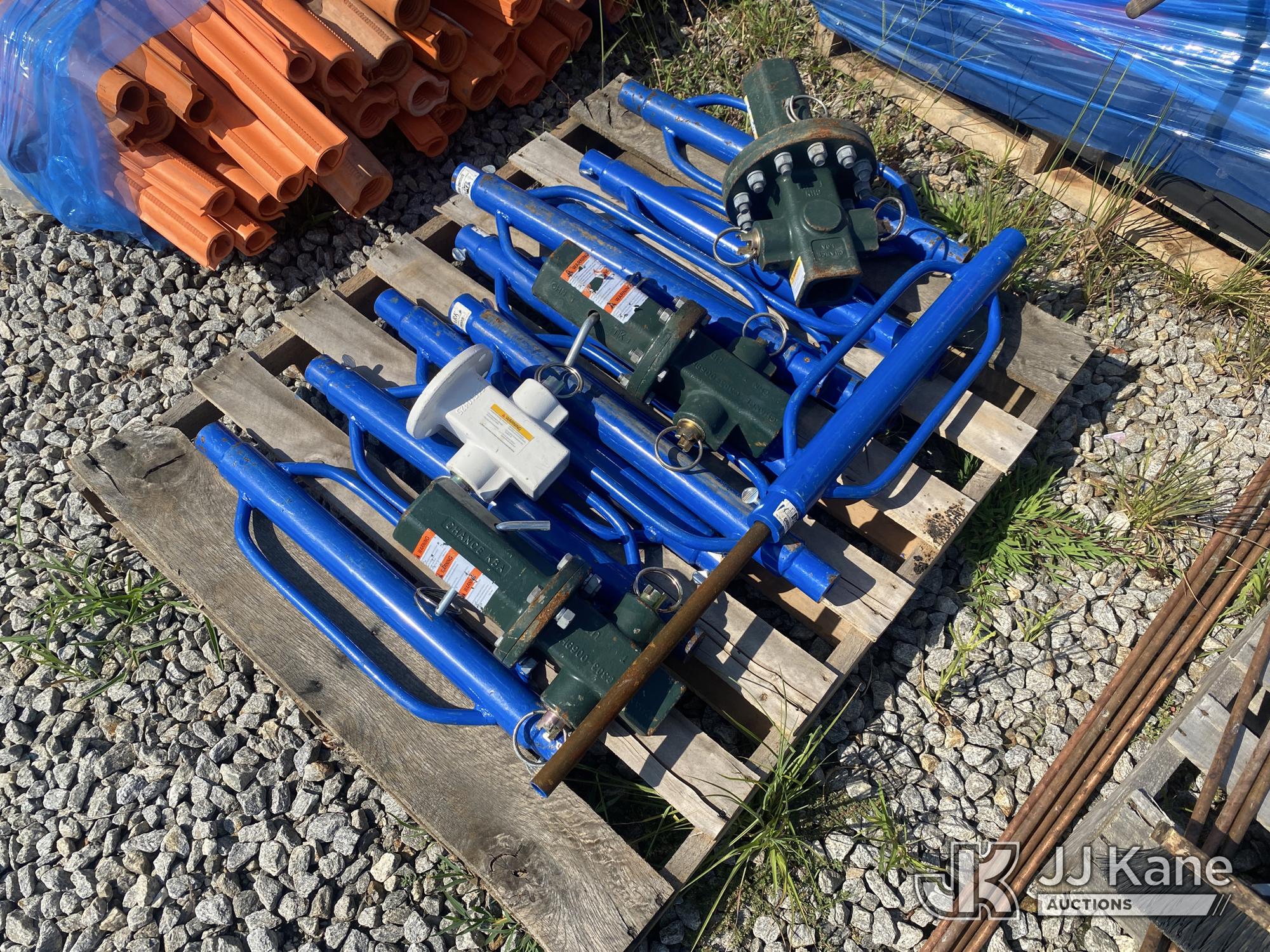 (1) Pallet of Utility Pole Handling Tools. Pole Tongs / Pole Lifting & Setting Tools NOTE: This unit is being sold AS IS/WHERE IS via Timed Auction and is located in Villa Rica