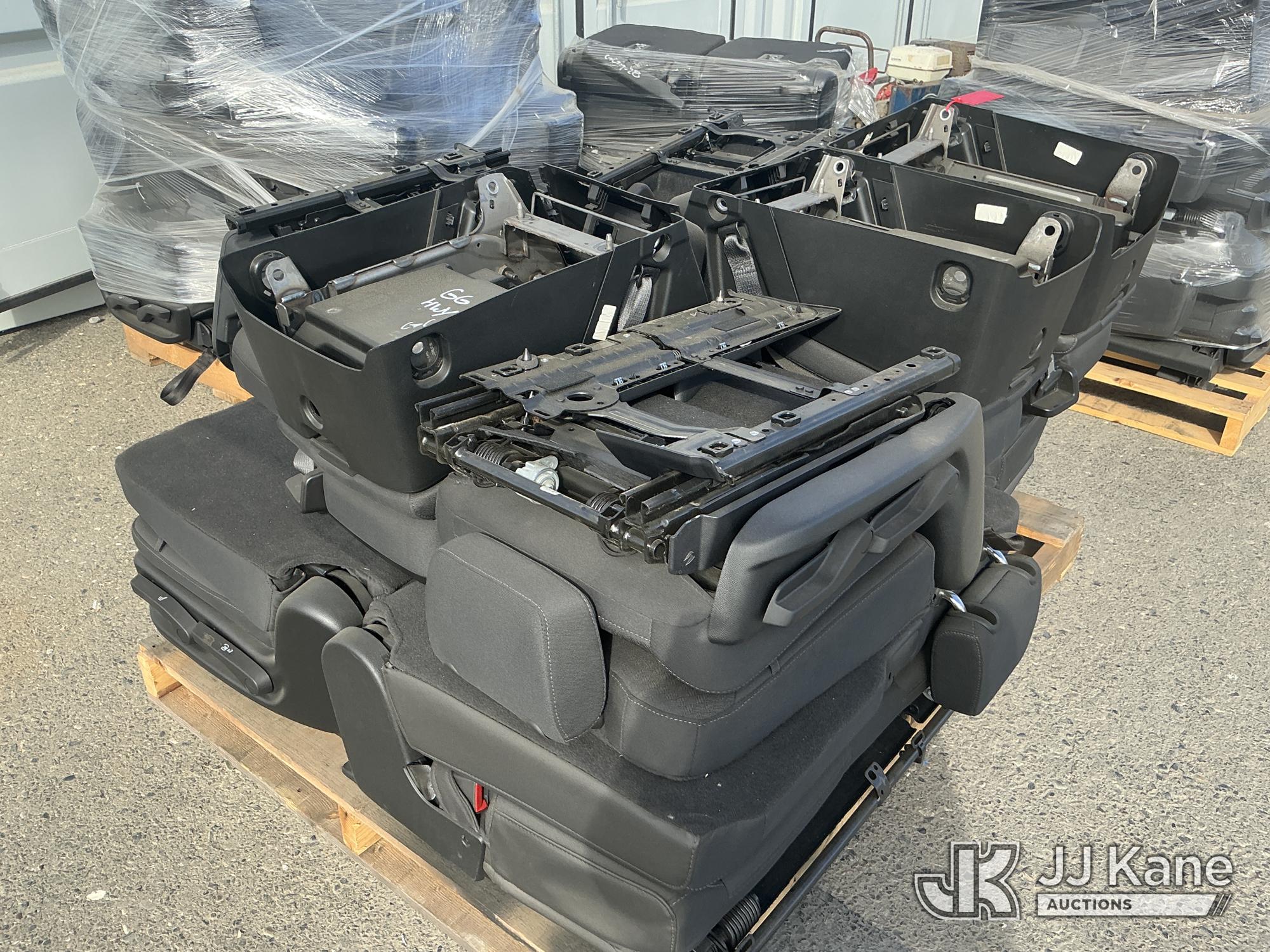 Car Seats (Used) NOTE: This unit is being sold AS IS/WHERE IS via Timed Auction and is located in Dixon