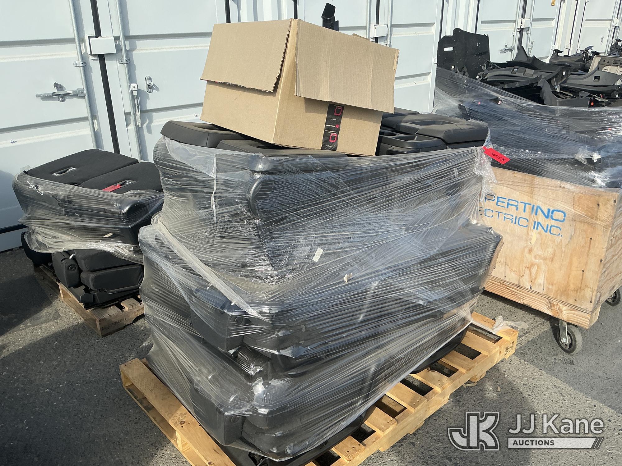 Car Seats (Used) NOTE: This unit is being sold AS IS/WHERE IS via Timed Auction and is located in Dixon
