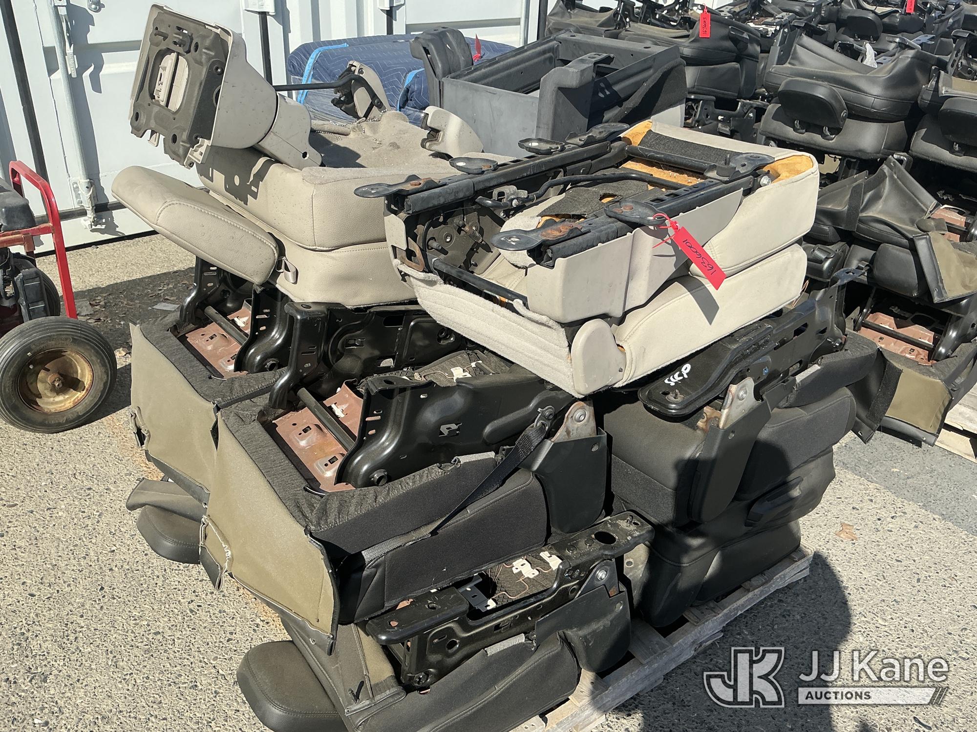 Car Seats (Used) NOTE: This unit is being sold AS IS/WHERE IS via Timed Auction and is located in Dixon