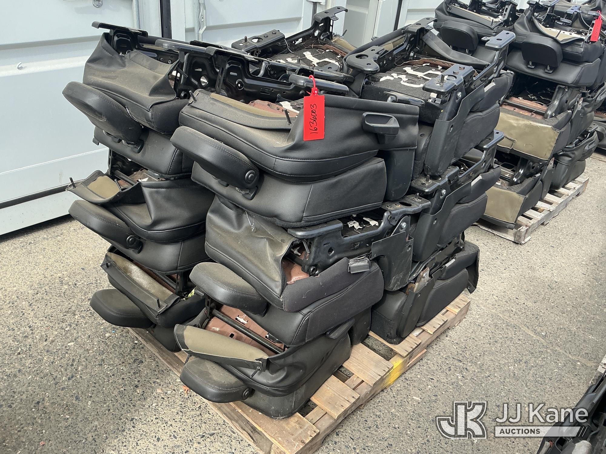 Car Seats (Used) NOTE: This unit is being sold AS IS/WHERE IS via Timed Auction and is located in Dixon