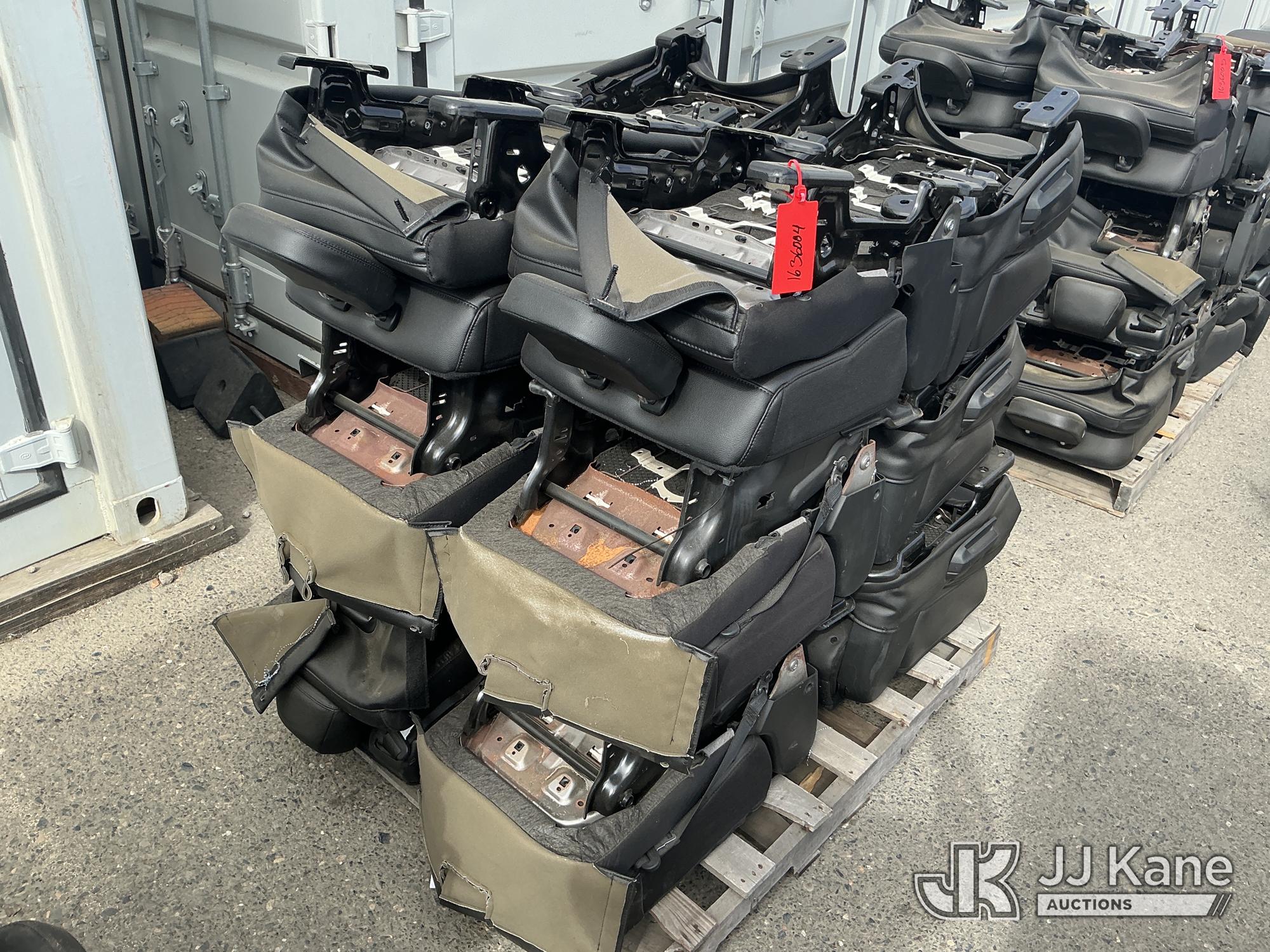 Car Seats (Used) NOTE: This unit is being sold AS IS/WHERE IS via Timed Auction and is located in Dixon
