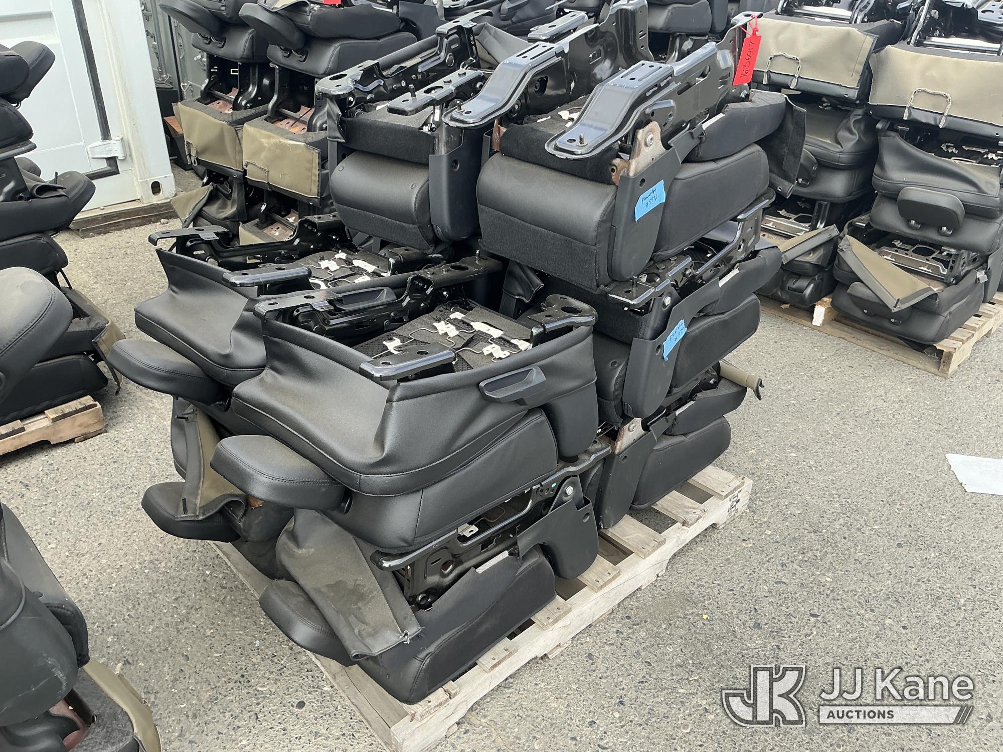 Car Seats (Used ) NOTE: This unit is being sold AS IS/WHERE IS via Timed Auction and is located in Dixon