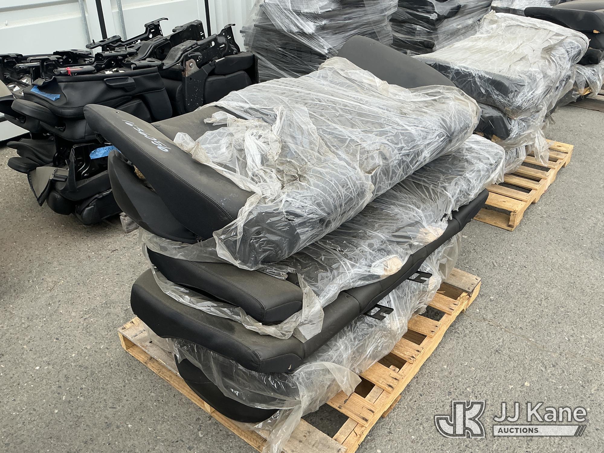 Car Seats (Used) NOTE: This unit is being sold AS IS/WHERE IS via Timed Auction and is located in Dixon