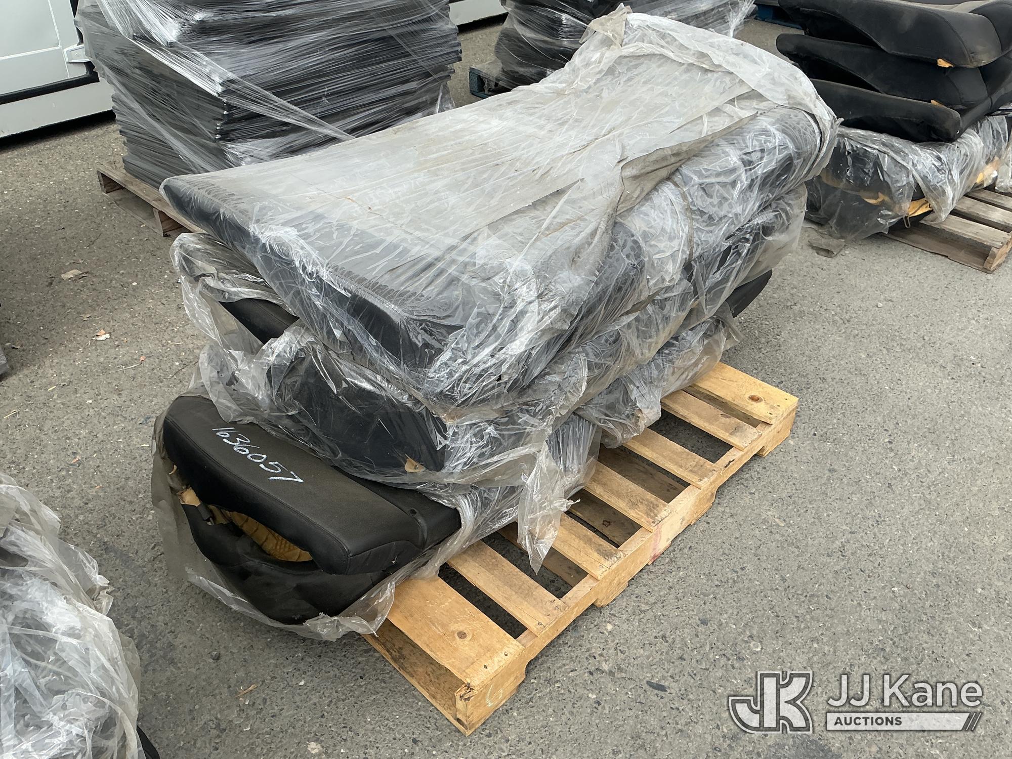 Car Seats (Used) NOTE: This unit is being sold AS IS/WHERE IS via Timed Auction and is located in Dixon