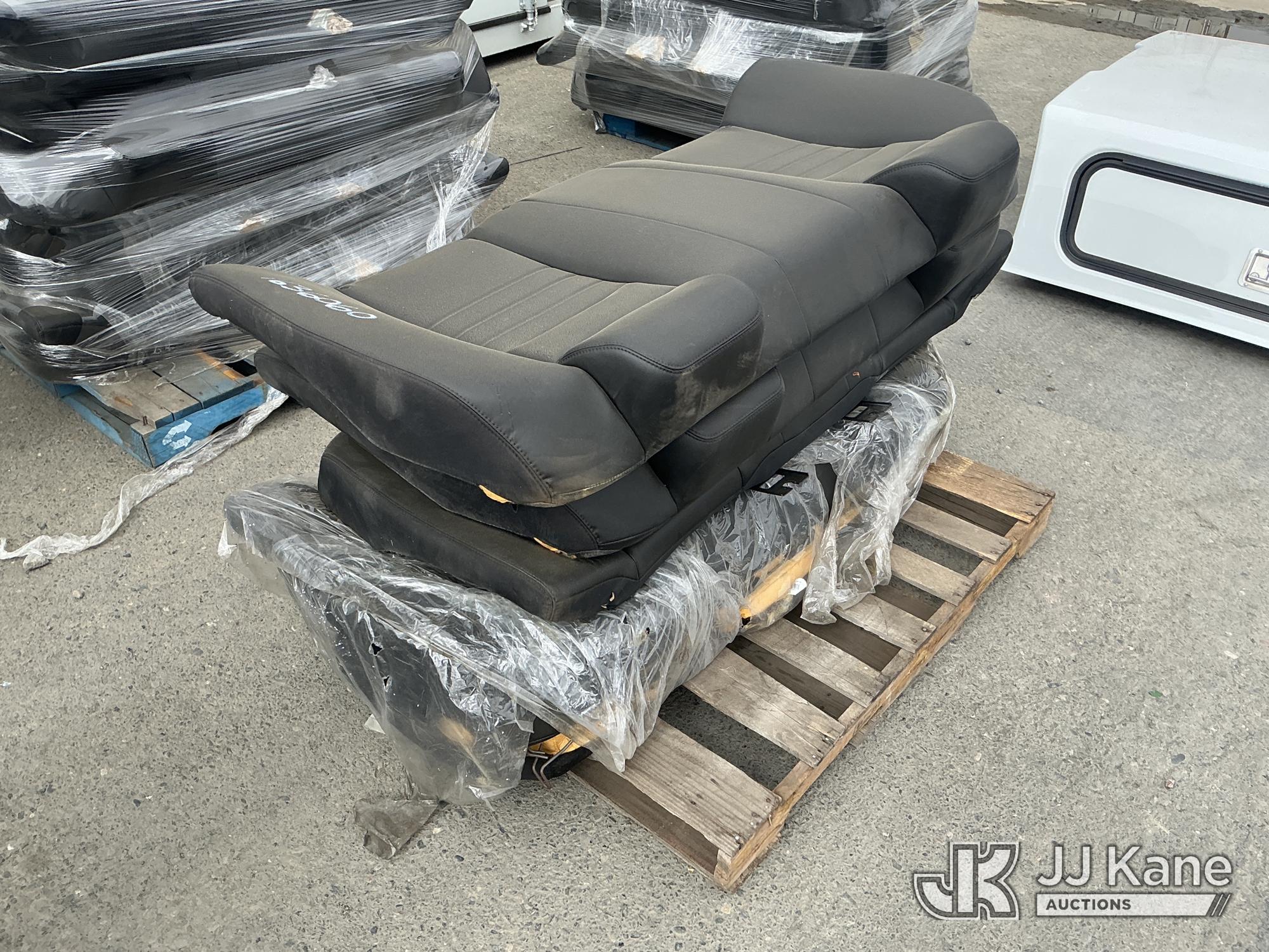 Car Seats (Used) NOTE: This unit is being sold AS IS/WHERE IS via Timed Auction and is located in Dixon