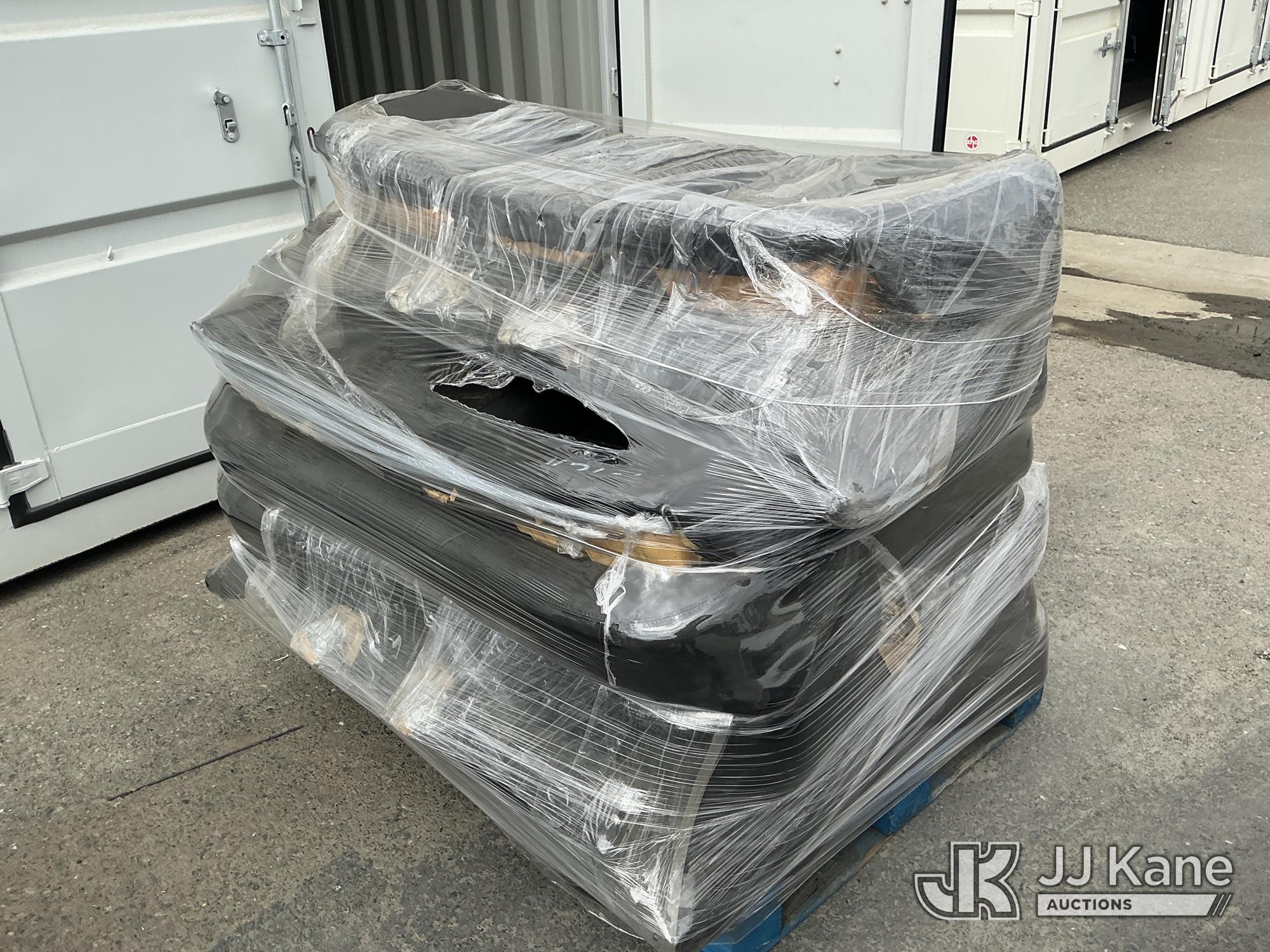 Car Seats (Used) NOTE: This unit is being sold AS IS/WHERE IS via Timed Auction and is located in Dixon