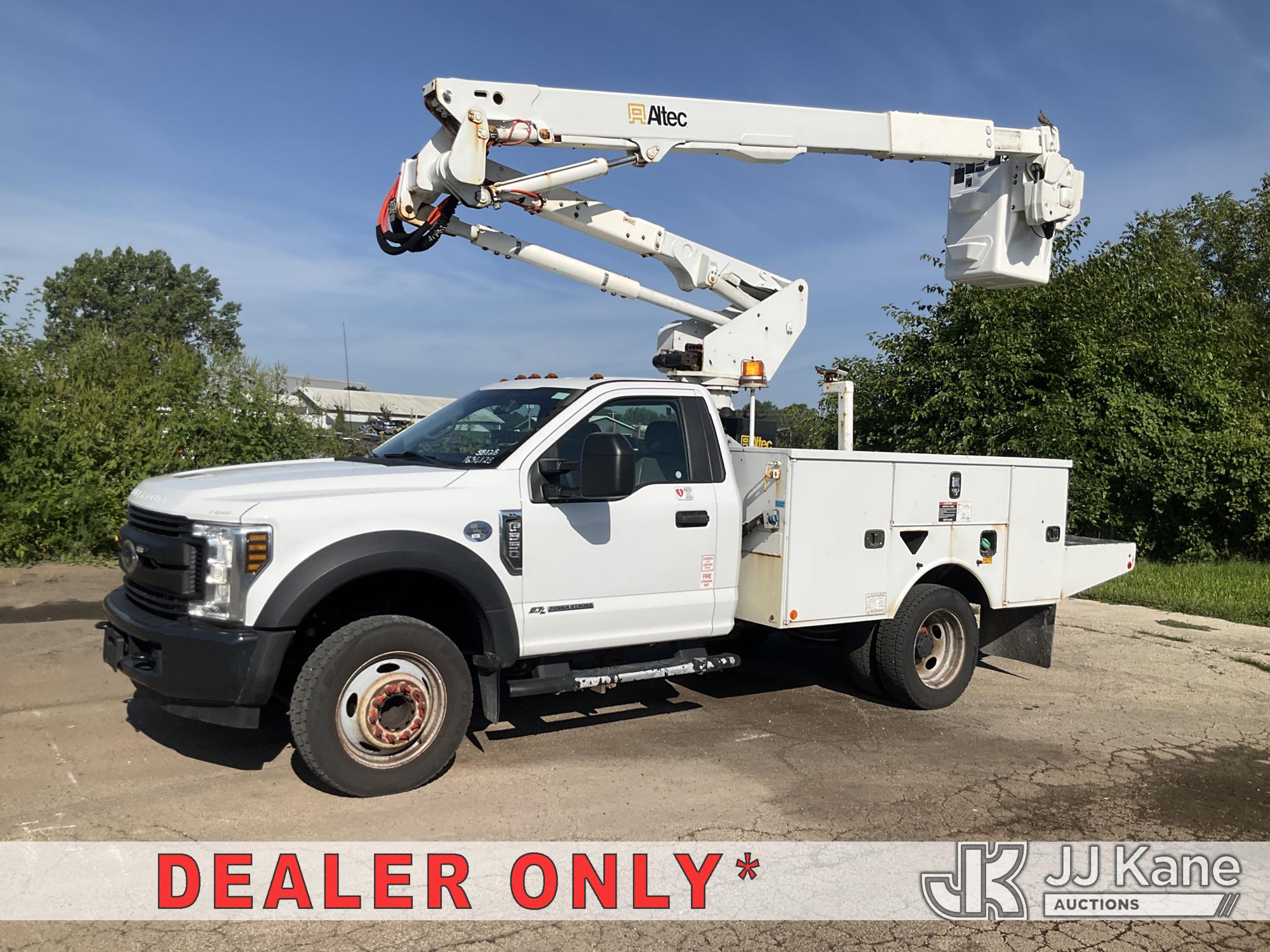 Altec AT40G, Articulating & Telescopic Bucket Truck mounted behind cab on 2019 Ford F-550 Service Truck