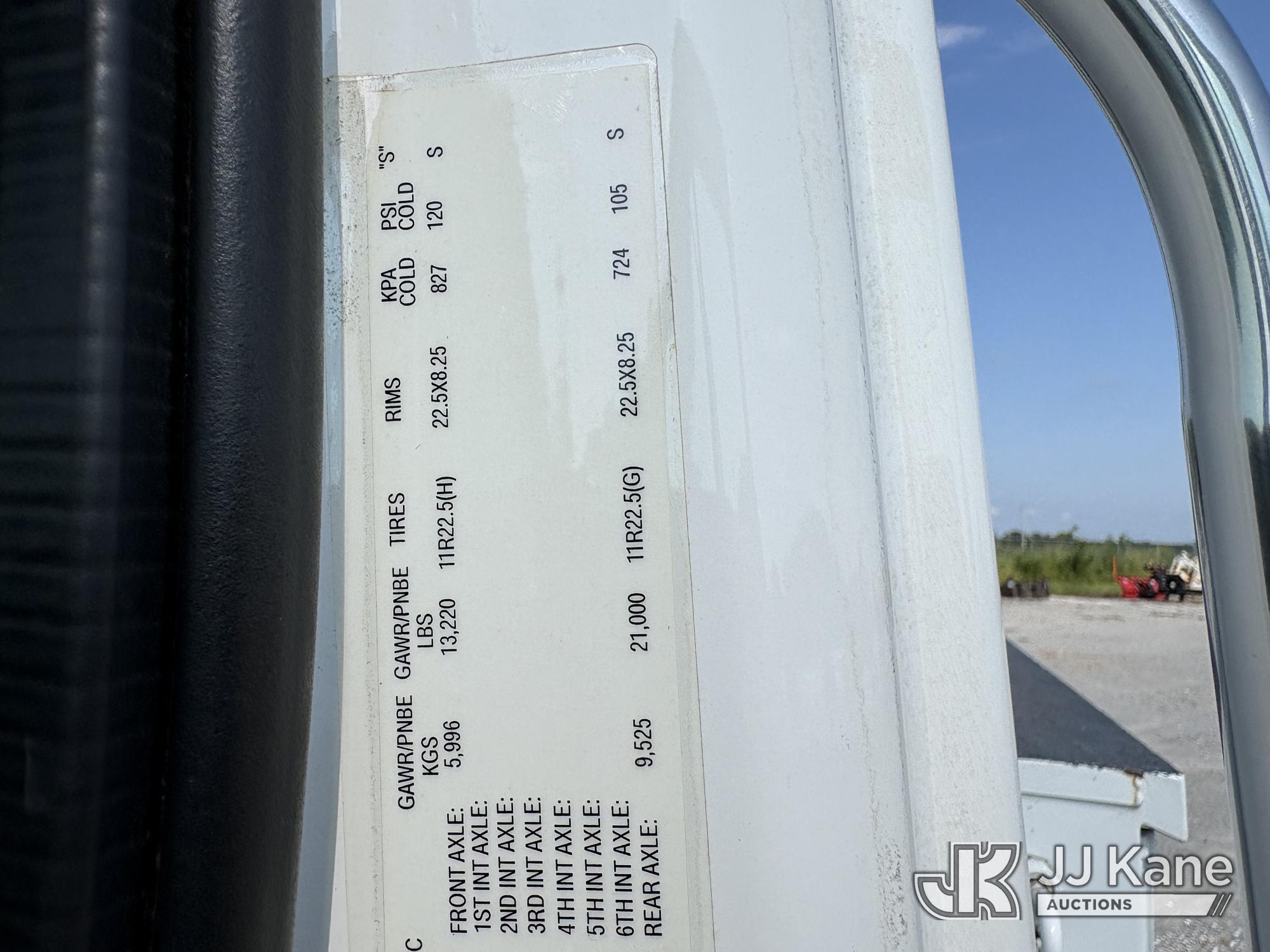 2018 Freightliner M2106