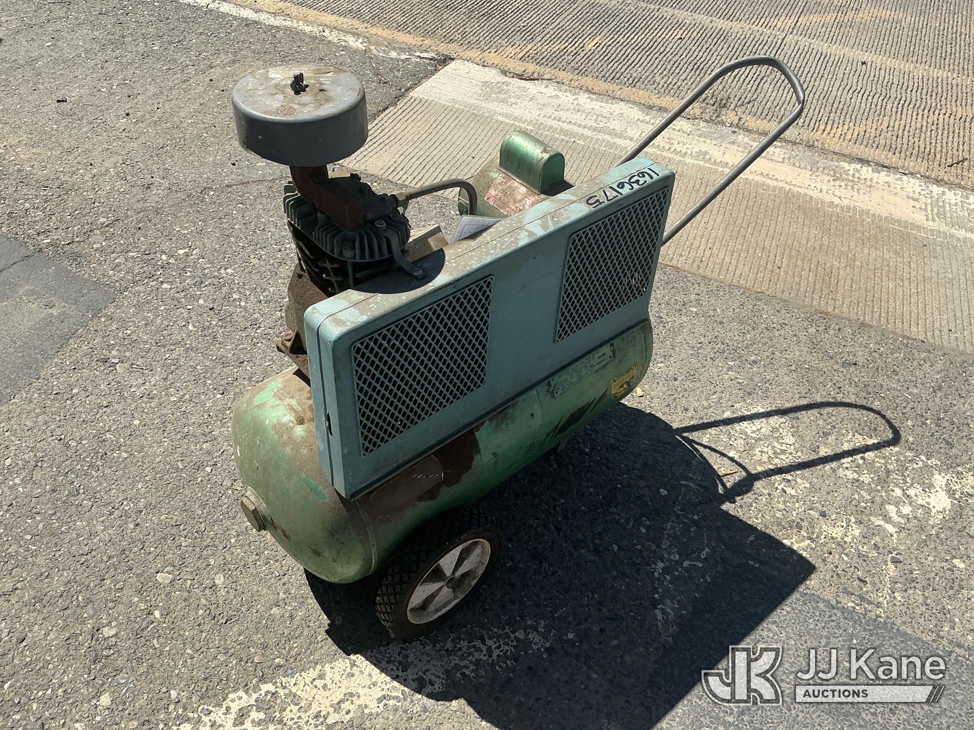 Speedaire Air Compressor (Used) NOTE: This unit is being sold AS IS/WHERE IS via Timed Auction and is located in Dixon