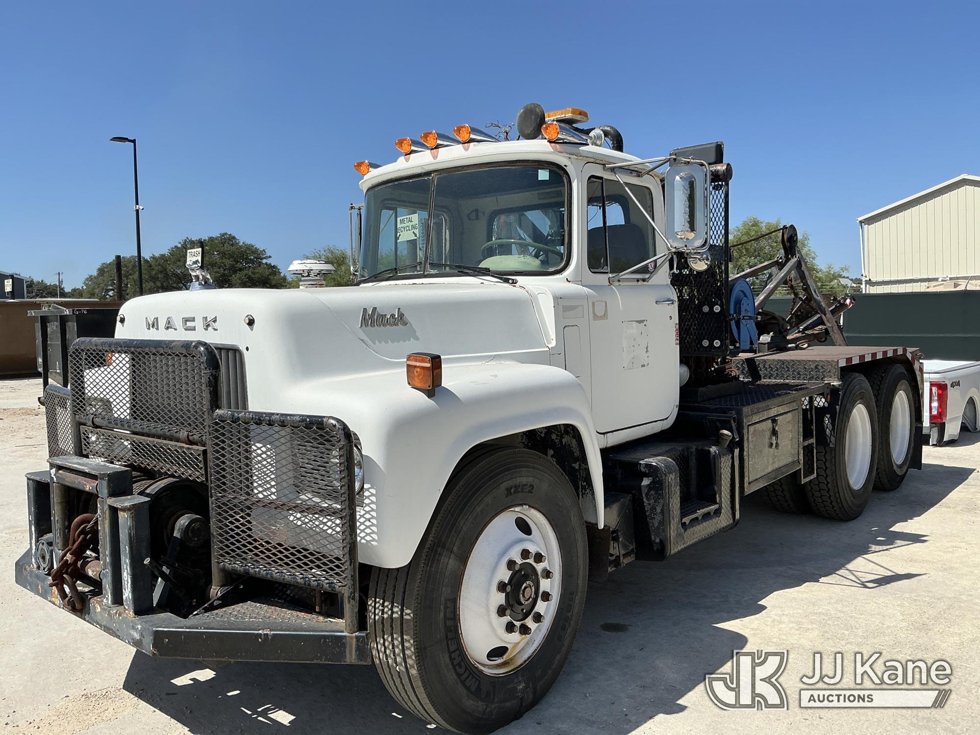 Photo of 1972 Mack R685
