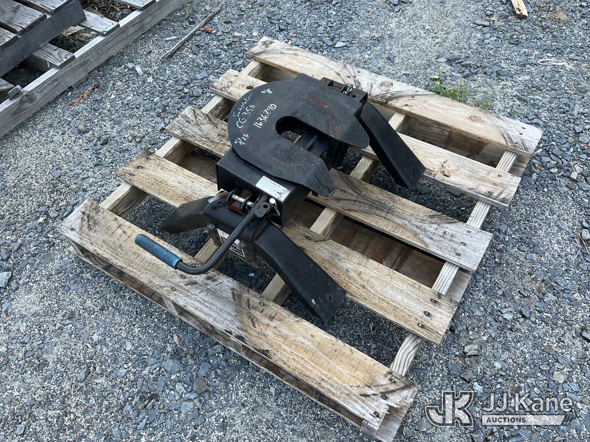 5th Wheel Attachment NOTE: This unit is being sold AS IS/WHERE IS via Timed Auction and is located in China Grove