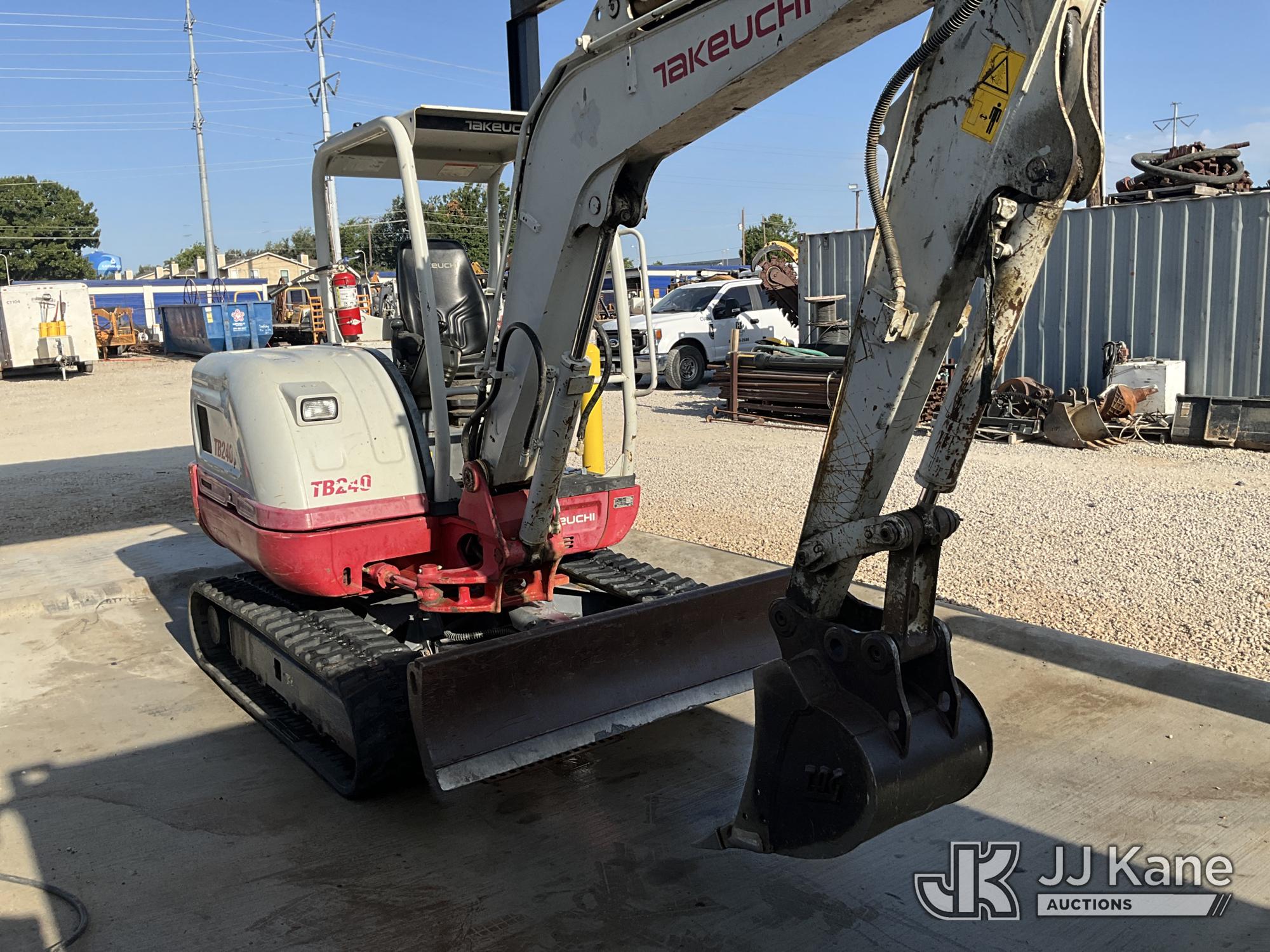 0 Takeuchi TB240