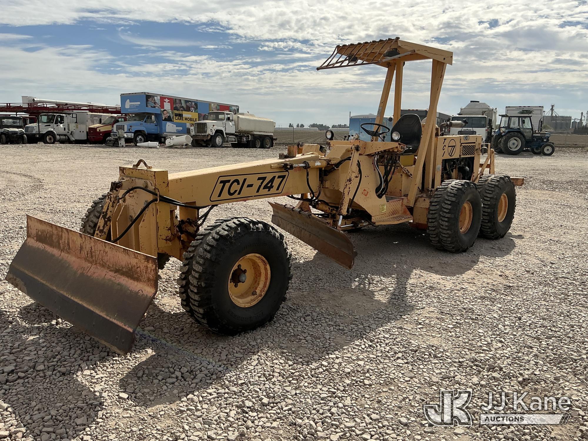TCI 747 Motor Grader