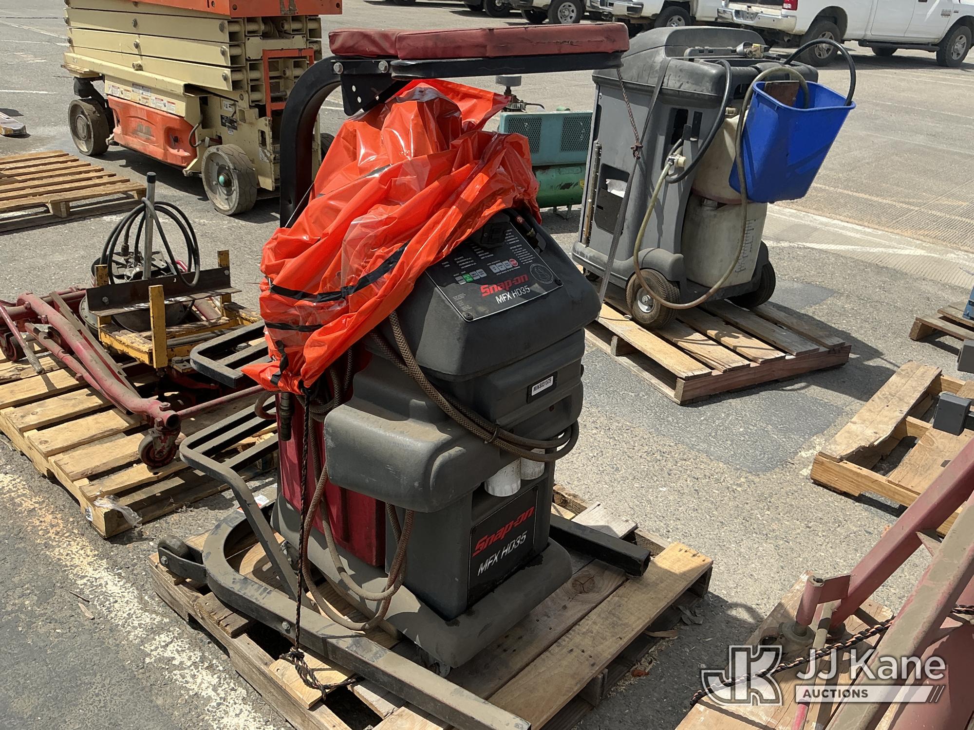 Overhead Creeper & Snap-on Automatic Transmission/Power Steering Fluid Changer (Used) NOTE: This unit is being sold AS IS/WHERE IS via Timed Auction and is located in Dixon